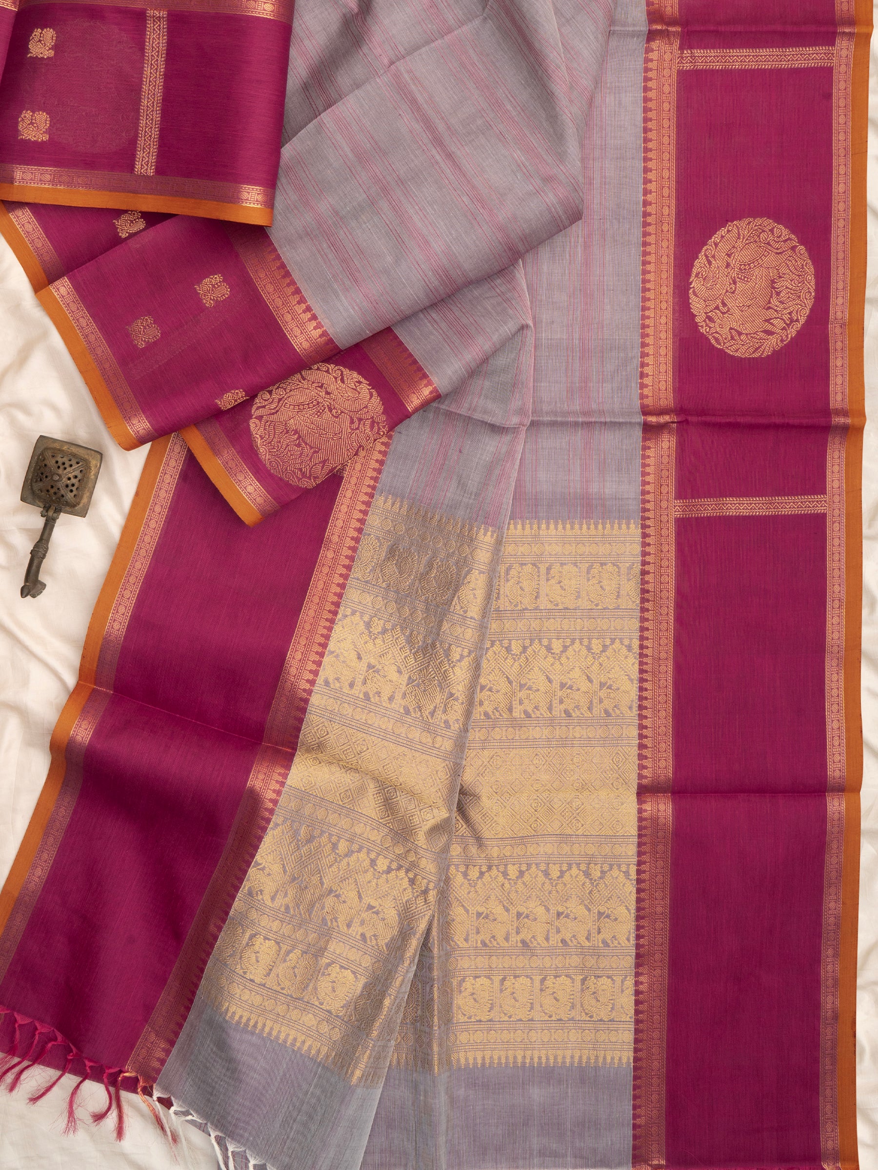 Grey and pink border butta / Silk Cotton Saree CLSA8105