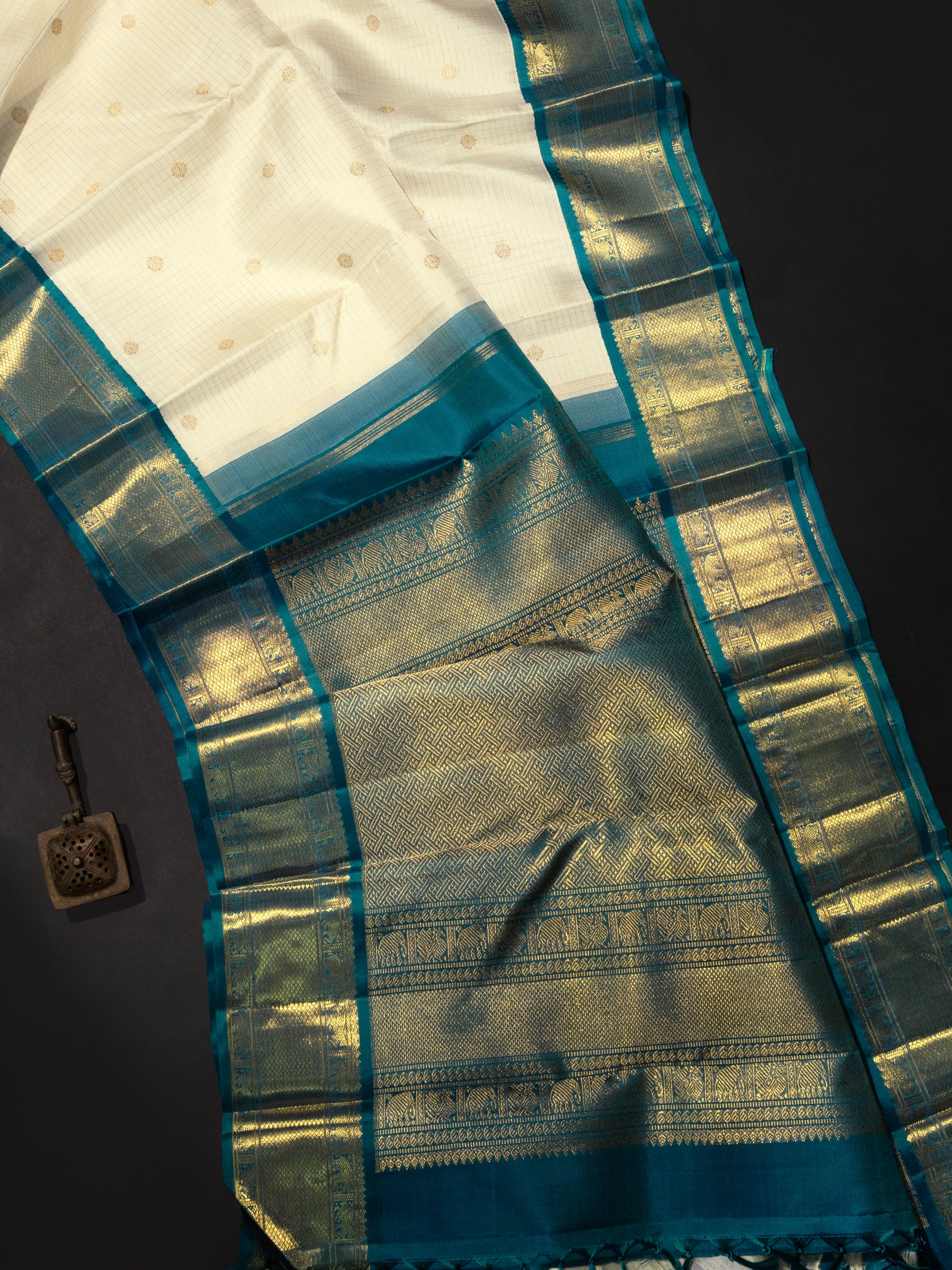 Off white Zari checks turquoise border Kanjipuram Silk Saree CLSA8047