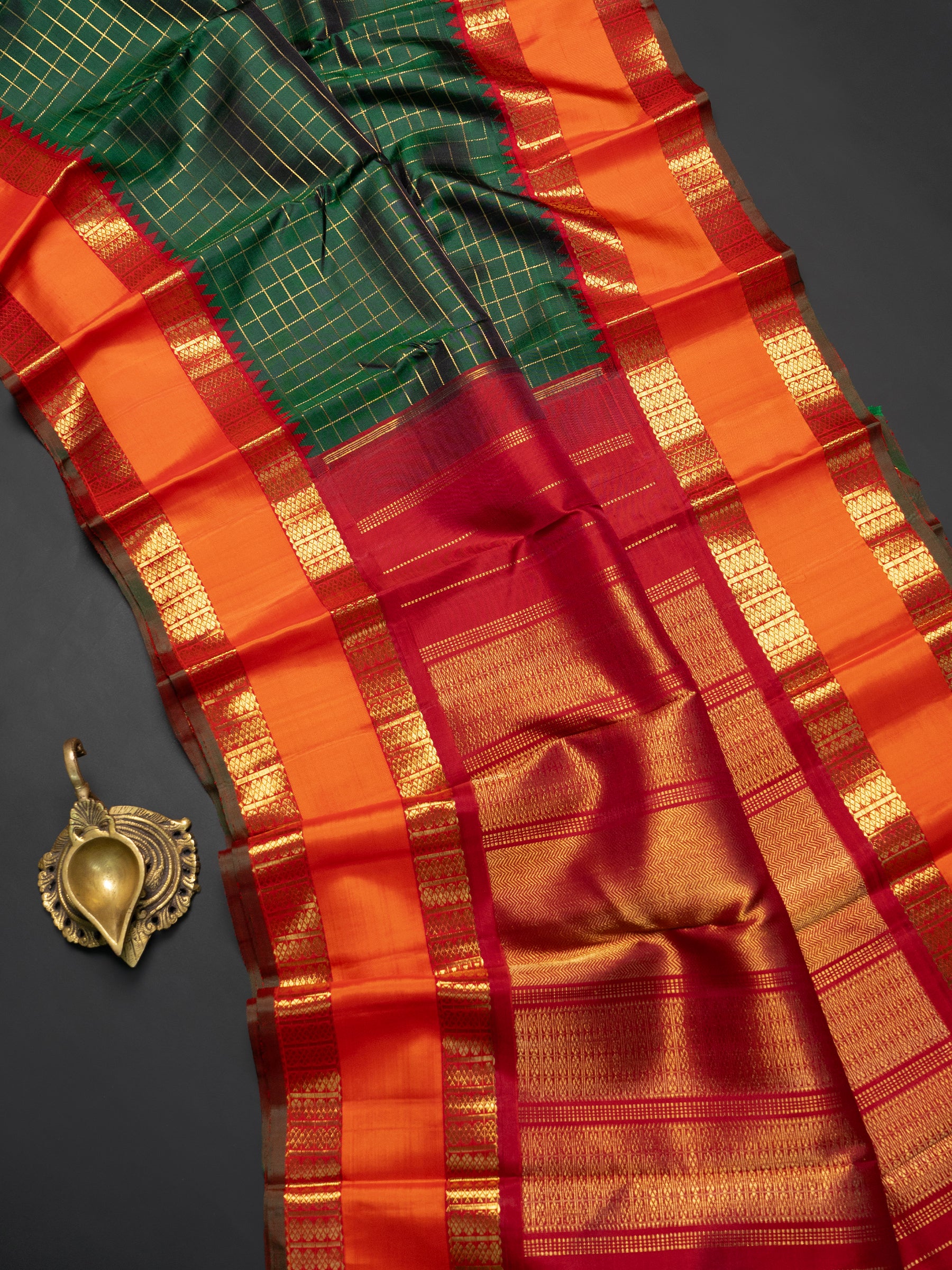 Dark green Zari Kattam / Kanjipuram Saree CLSA9102