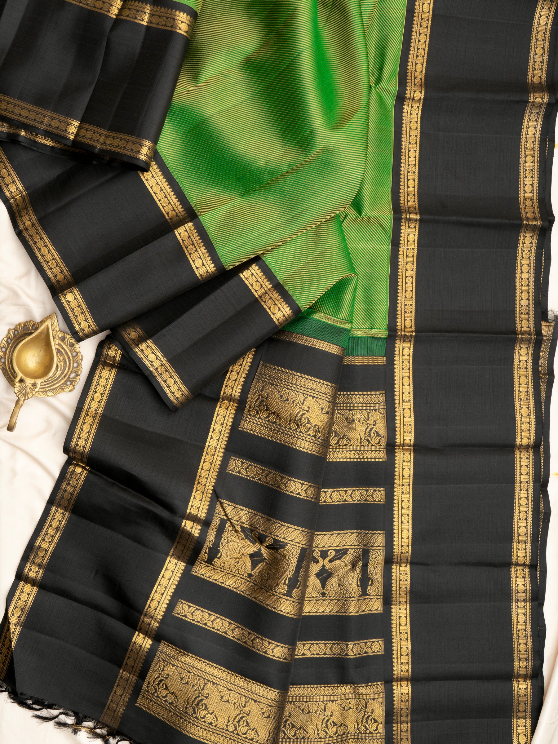 Green Lehariya Thread work Kanjipuram Silk Saree CLSA9463