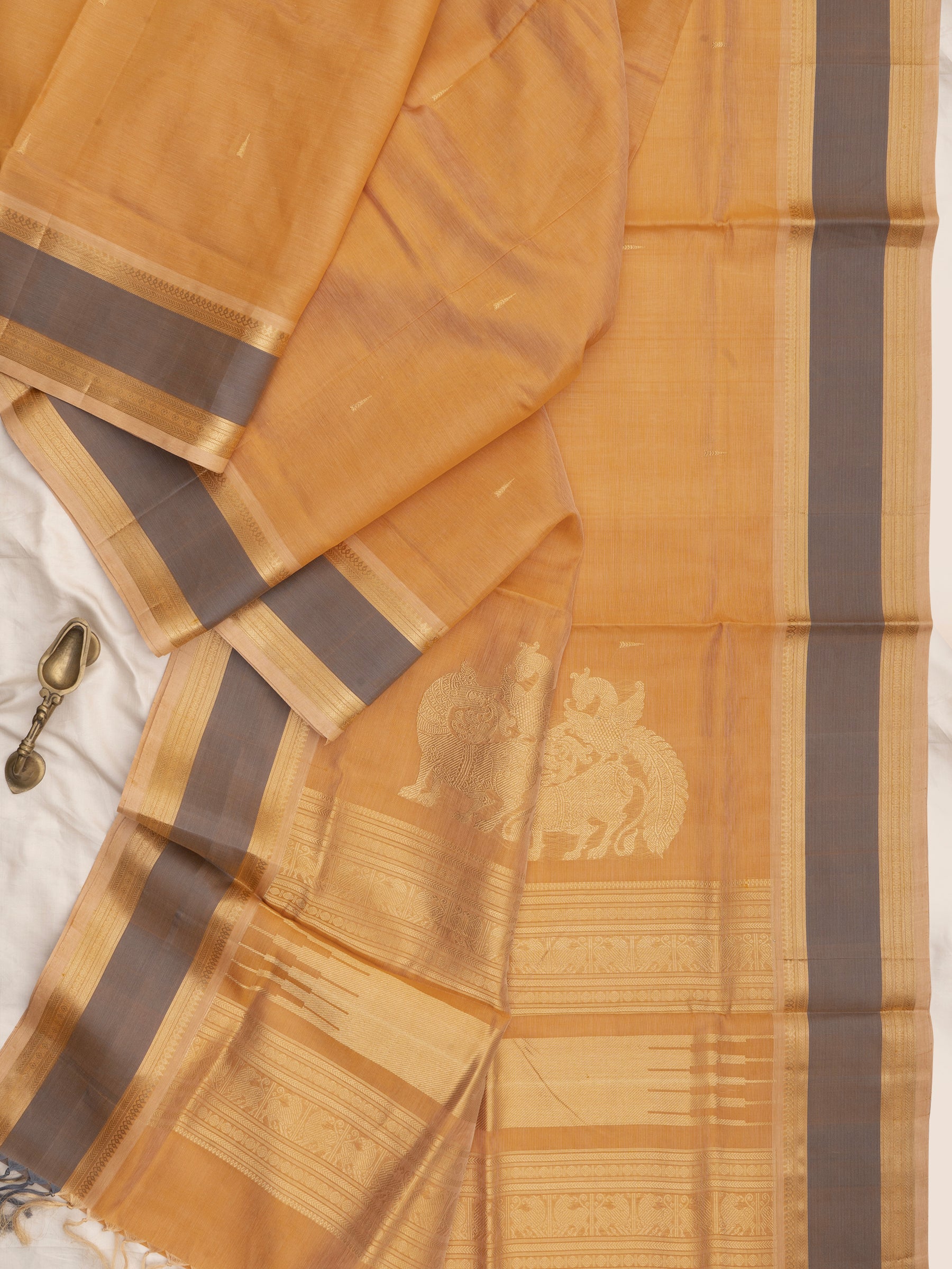 Plush sandal unique pallu / Silk Cotton Saree CLSA9548