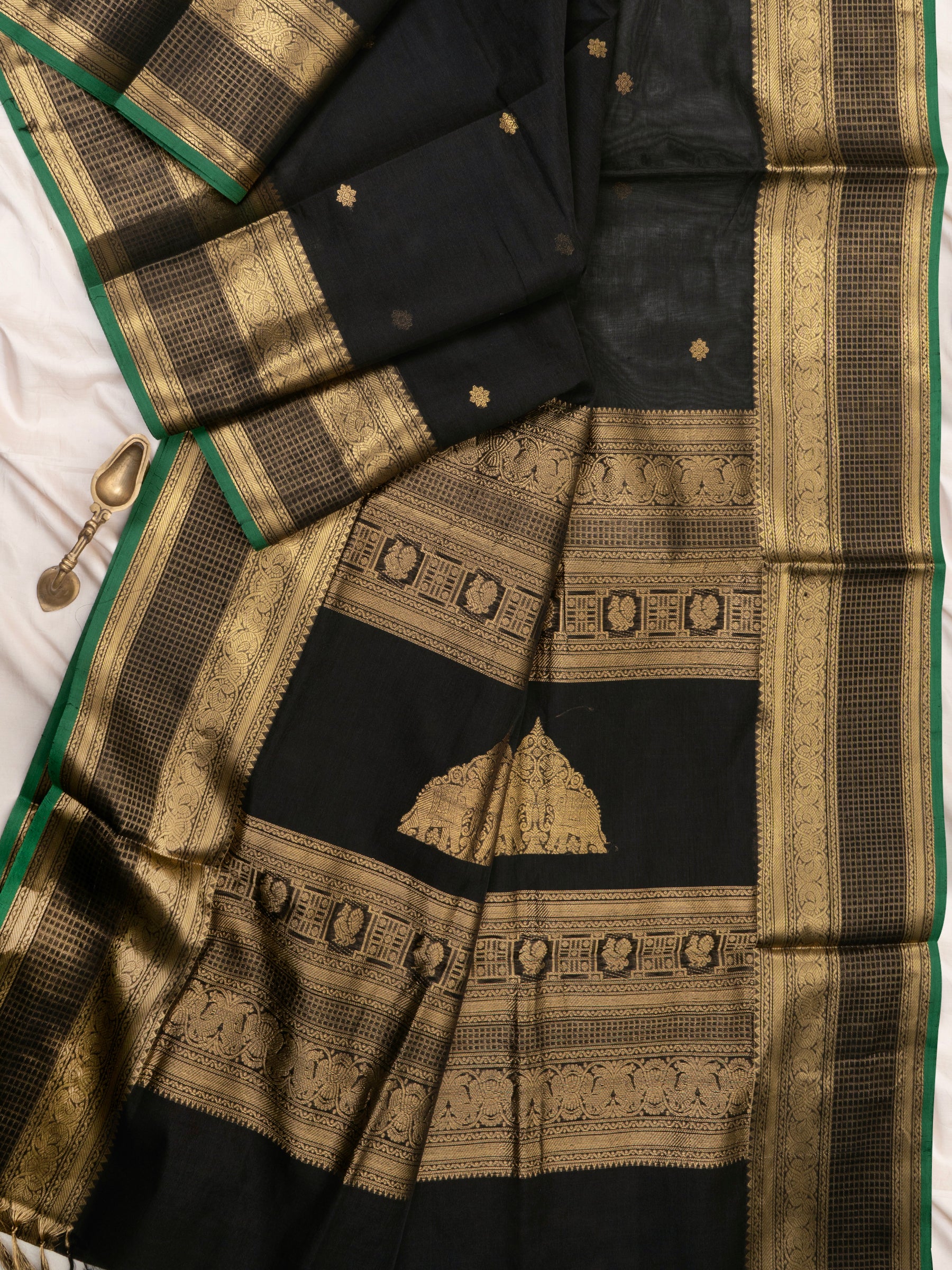 Black floral butta / Silk Cotton Saree CLSA9699
