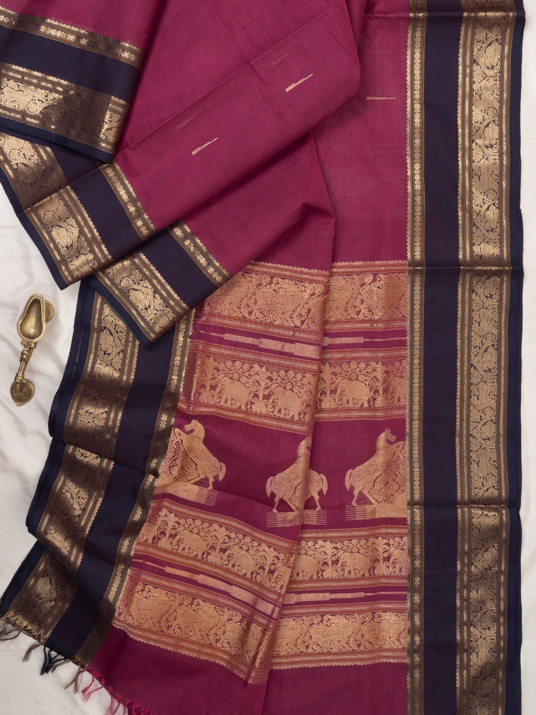 Magenta pink malli moggu - unique pallu / Silk Cotton Saree CLSA9702