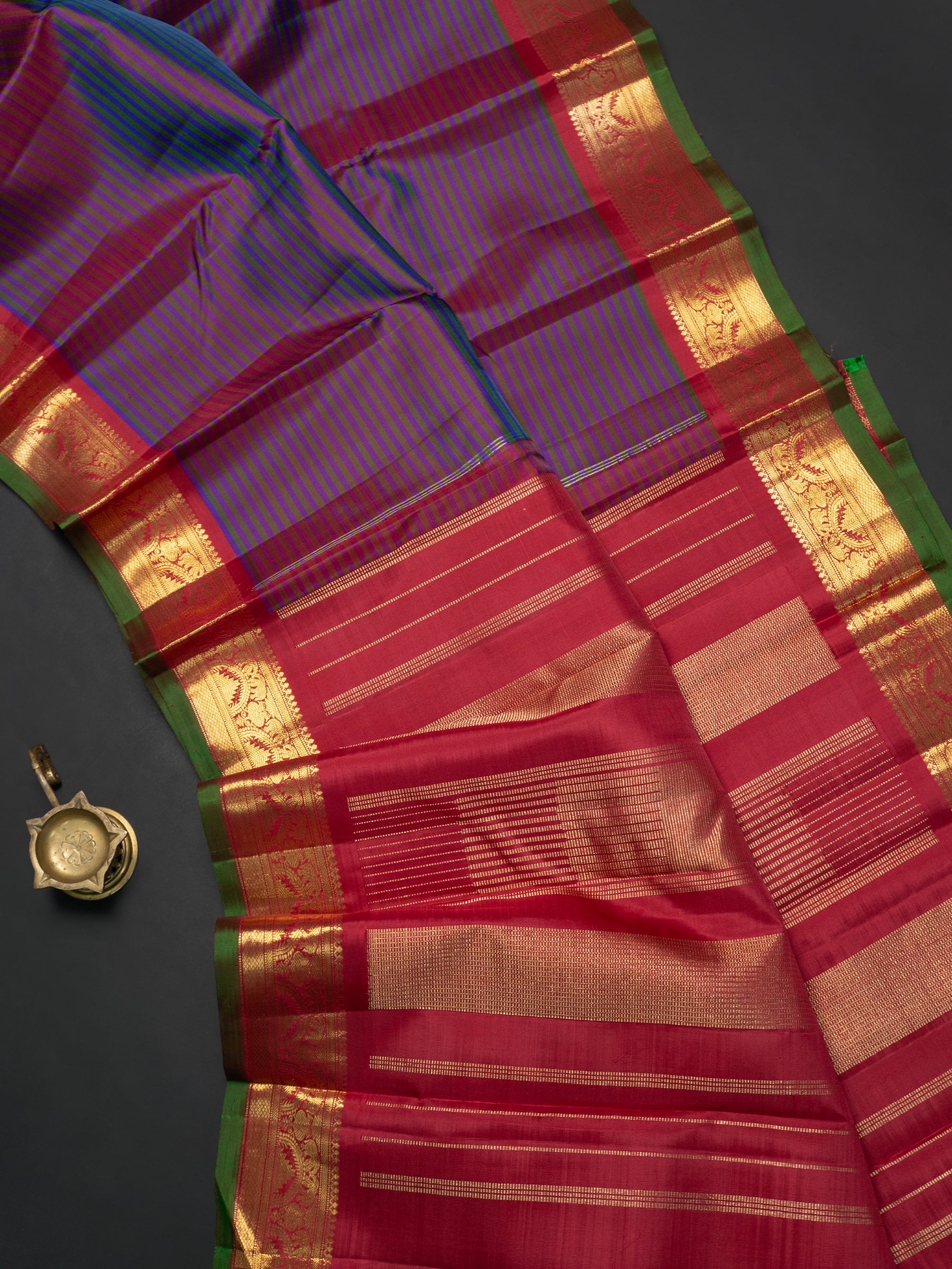 Purple vaalapoo savuku body getti border/ Kanjipuram Saree CLSA9871