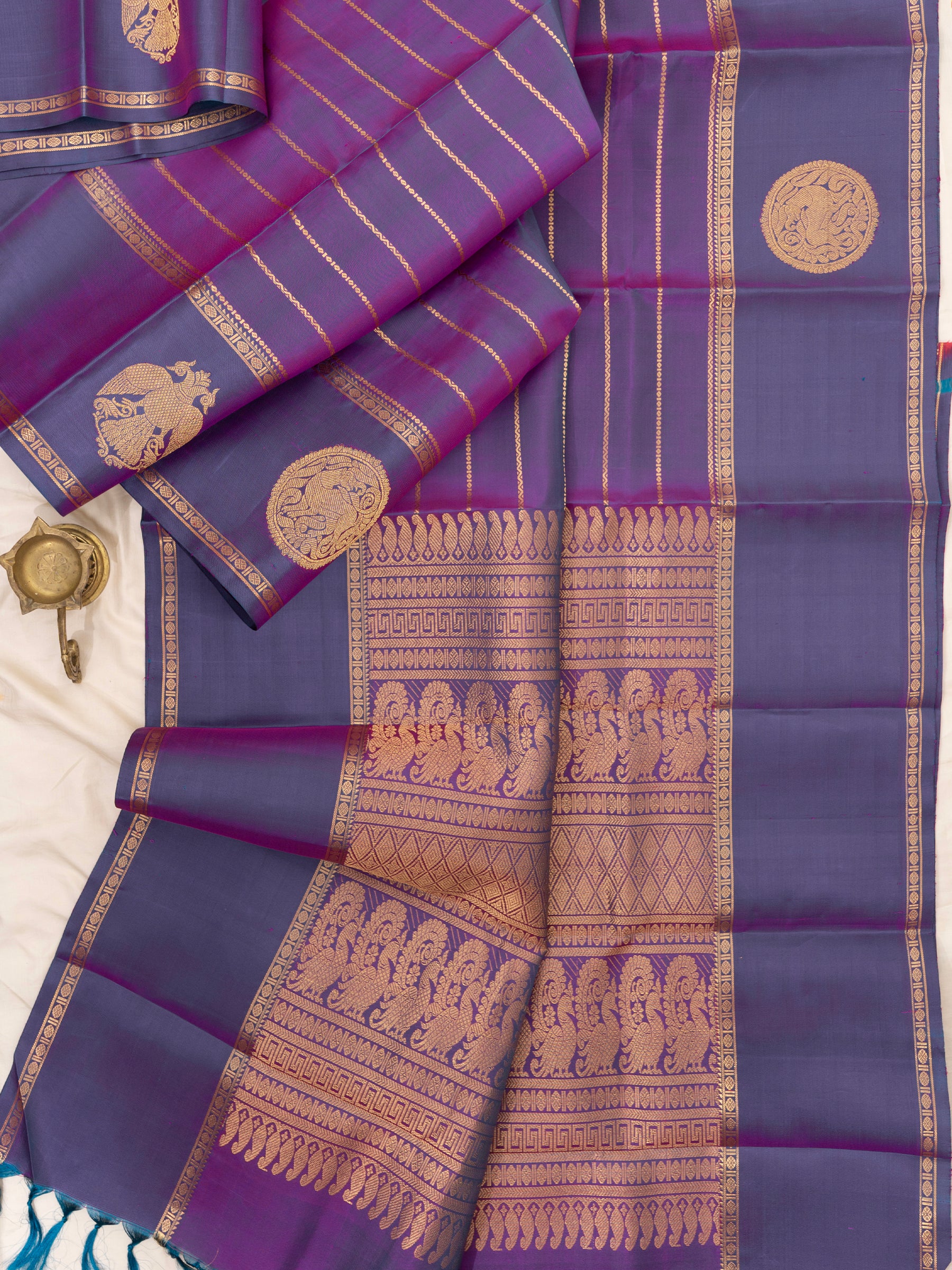 Purple shot lavender veldhari and border butta/ Special Edition Silk CLSA8357