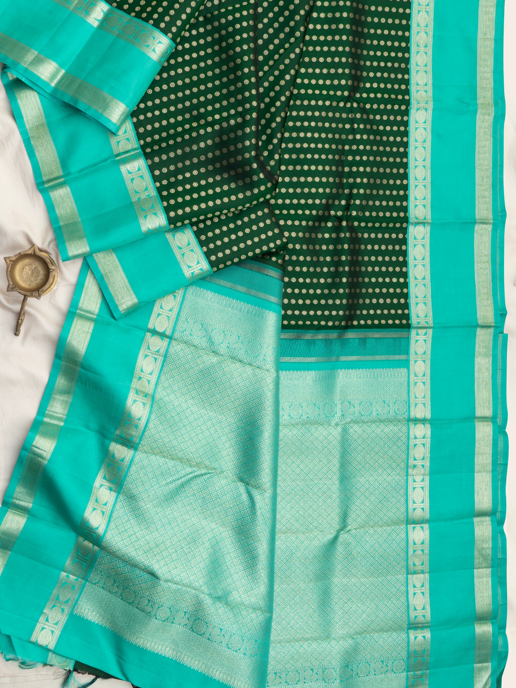Green Lakshambutta / Arani Silk Saree CLSA9101