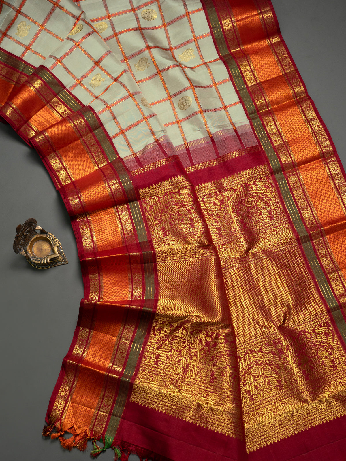 Alankar Off white Kattam Butta. /Pure Kanjipuram Silk Saree CLSA13037