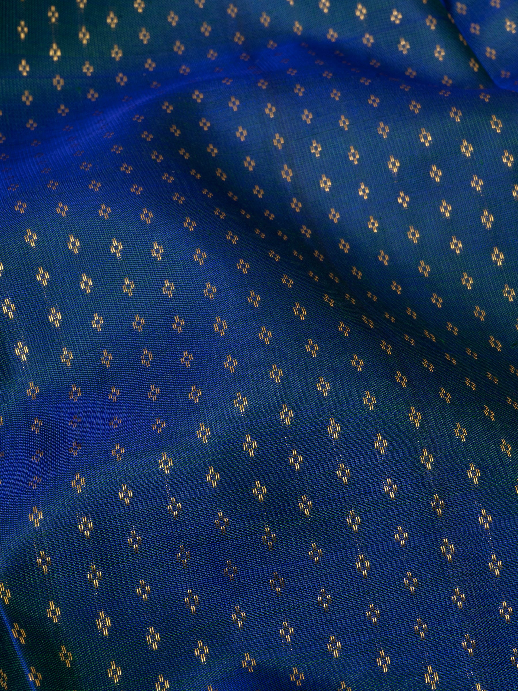 Mayilkazhuthu zari butta / Blouse fabric