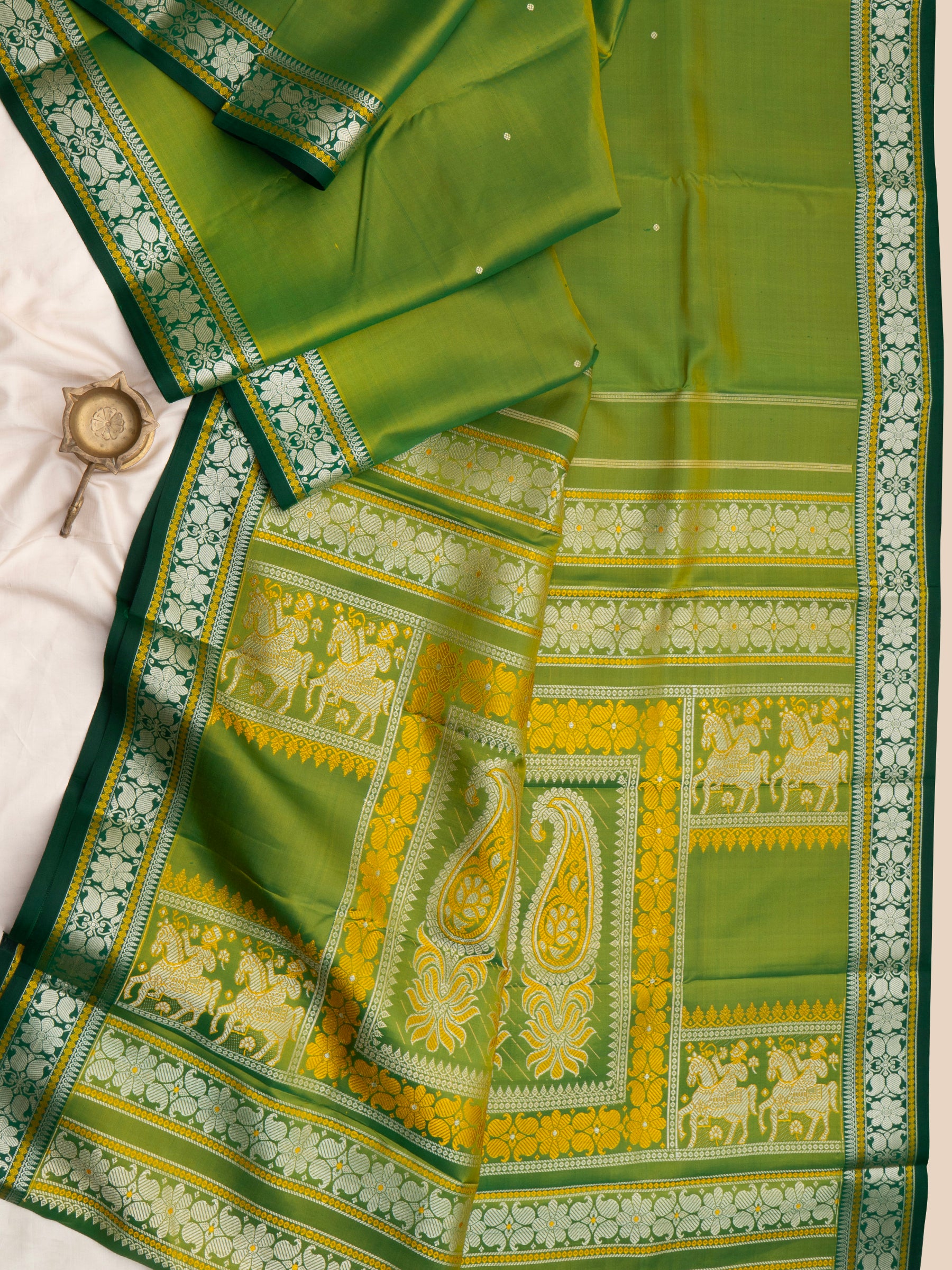 Parrot green manga pallu / Special Edition Silk CLSA10179