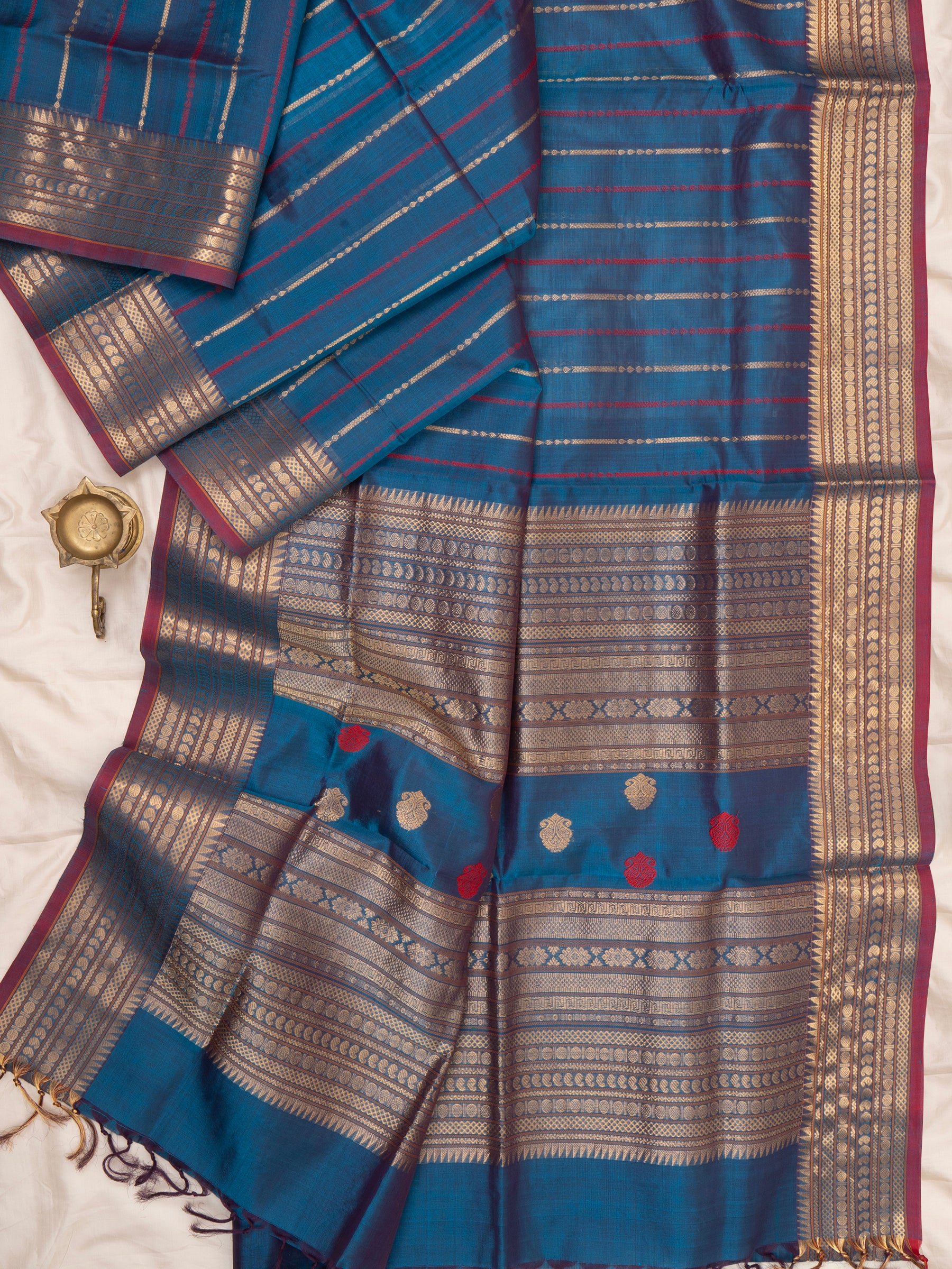 Mayilkazhuthu stripes veldhari / Silk Cotton Saree CLSA4686