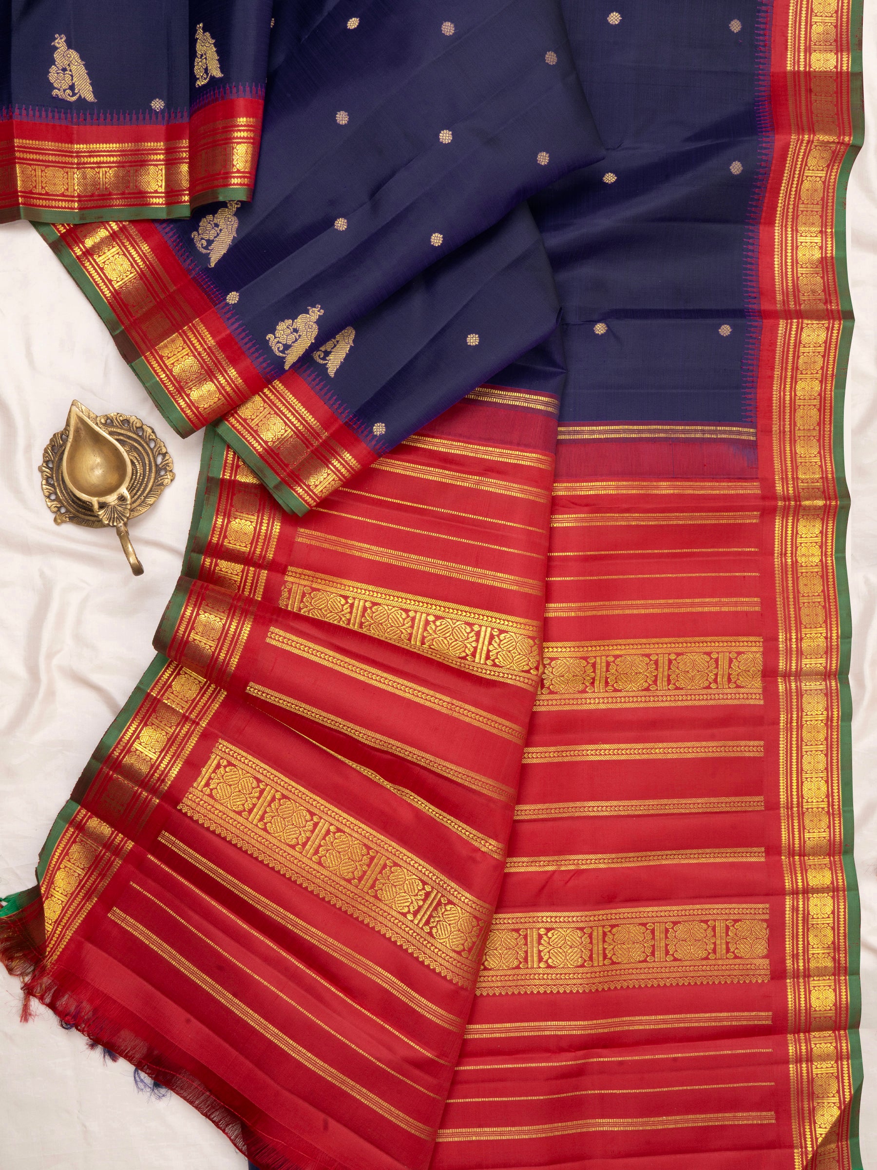 Dark navy blue and red kai korvai bettu butta/ Kanjivaram Silk Saree CLSA6366