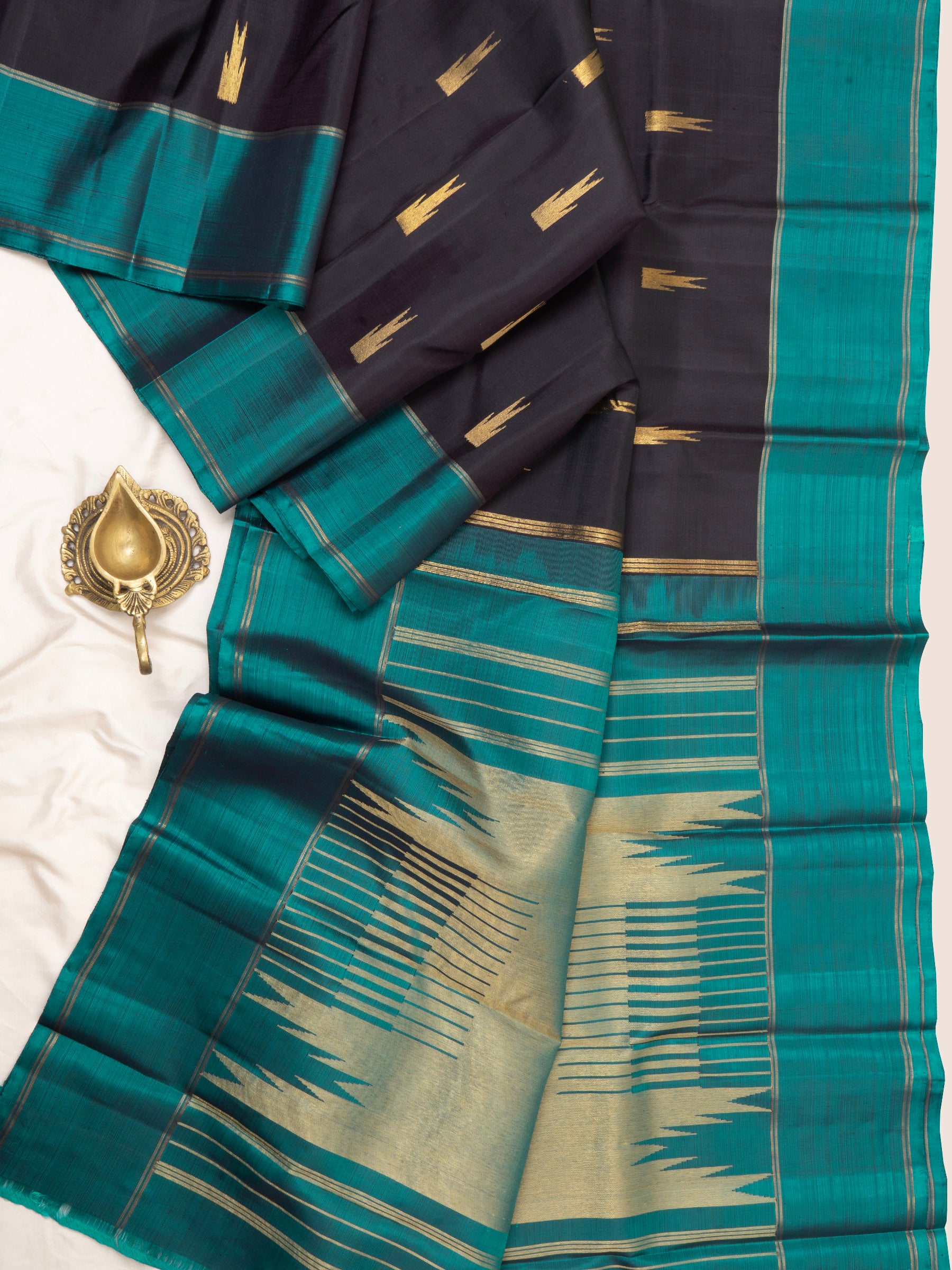 Black and rama green temple body butta / Kanjivaram Silk Saree CLSA5098