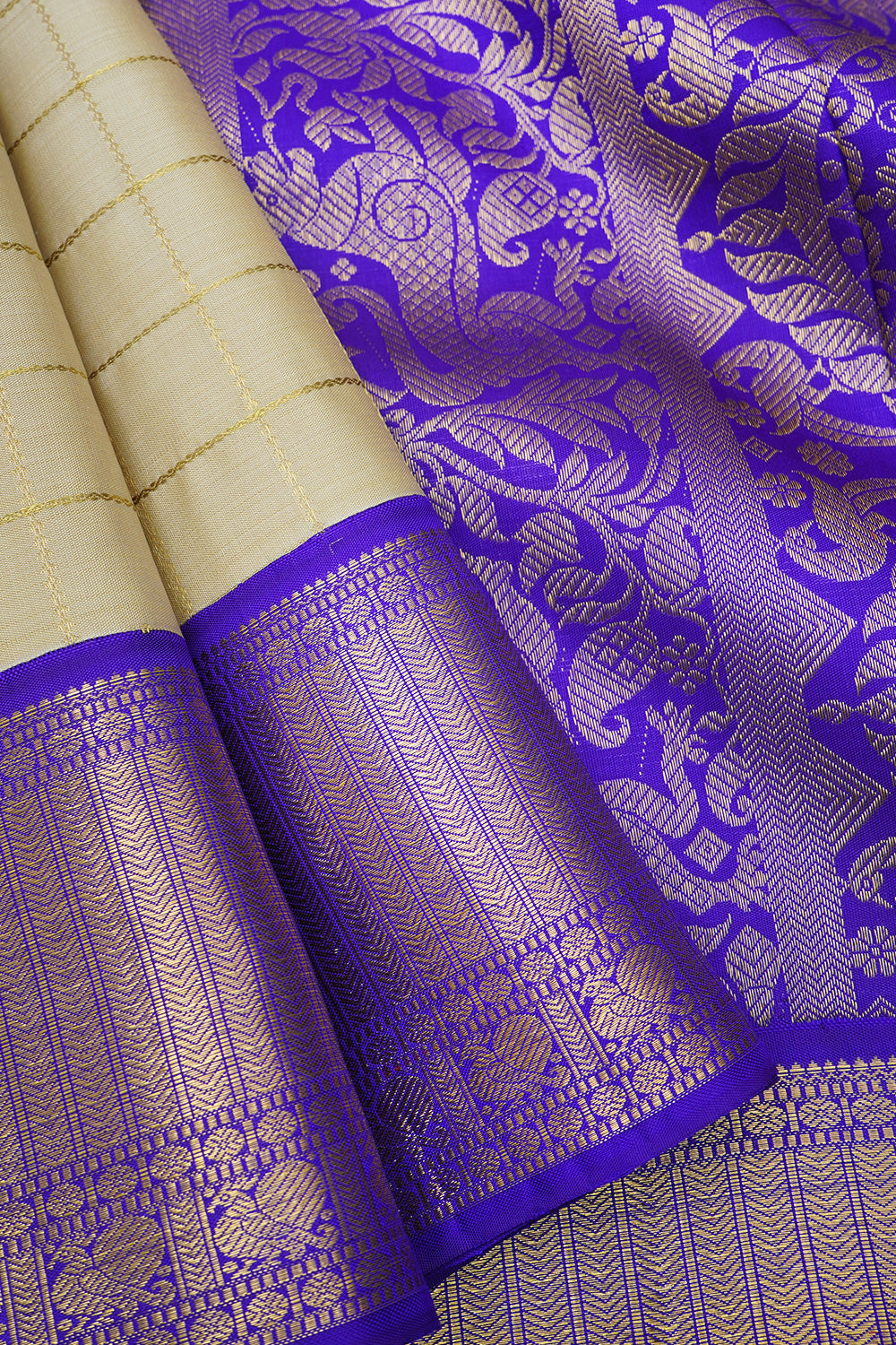 Creme zari kattam korvai / kanjipuram silk