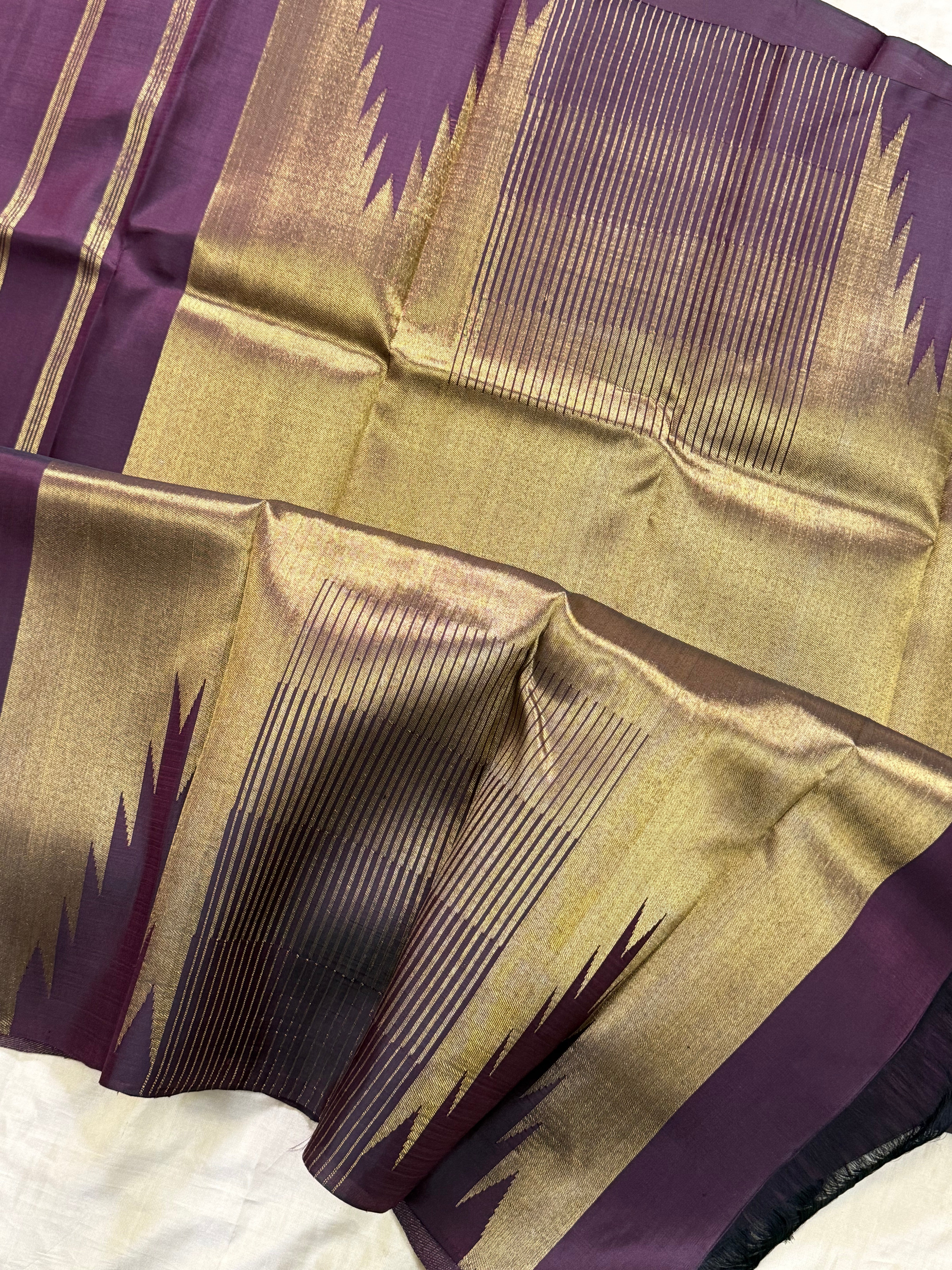 Deep pakku shot black 8 kol temple border/ Kanjipuram silk CLSA2092