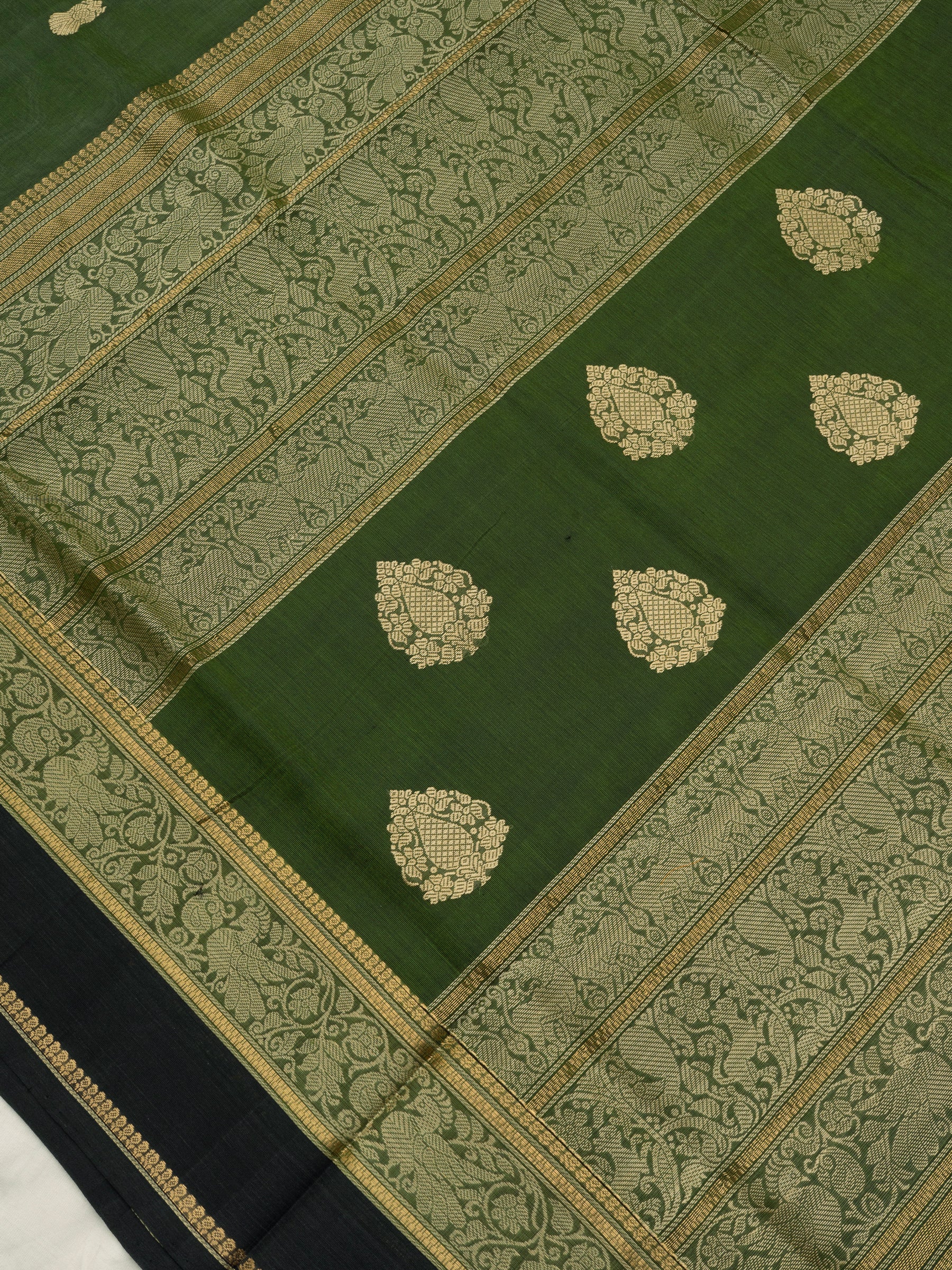 Green Iruthalaipakshi butta kaal erangina border / Silk Cotton Saree CLSA10195