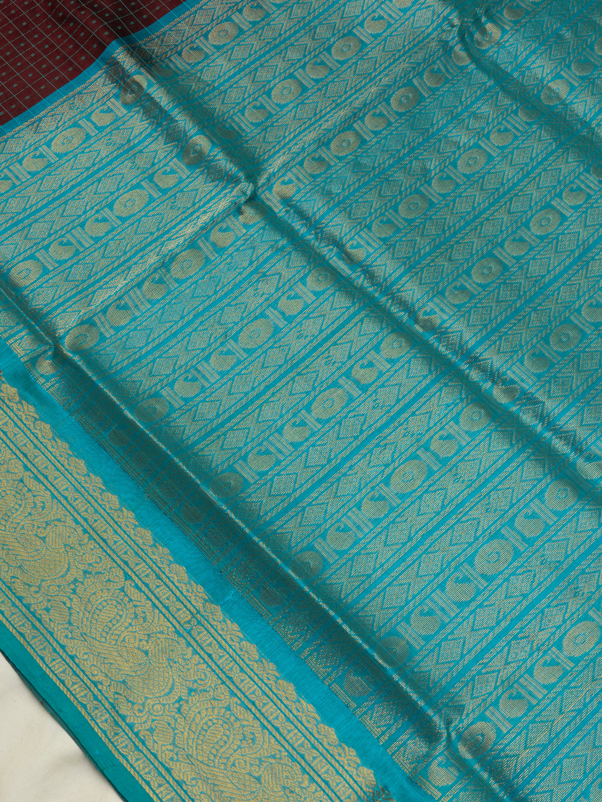 Brown lakshambutta/
Silk Cotton Saree CLSA10418