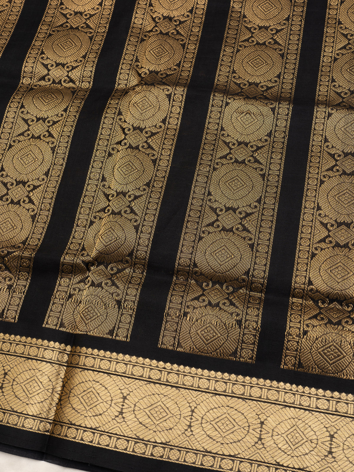 Veldhari Premium /
Silk Cotton Saree CLSA11485