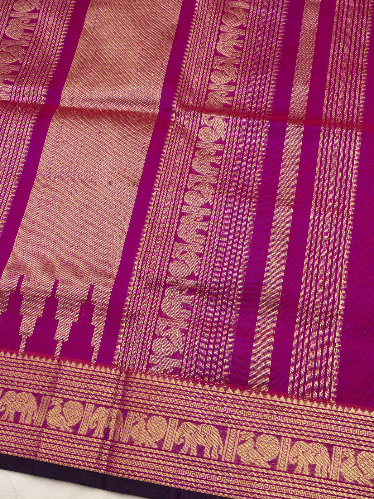 Magenta pink bettu butta/ Silk Cotton Saree CLSA11835