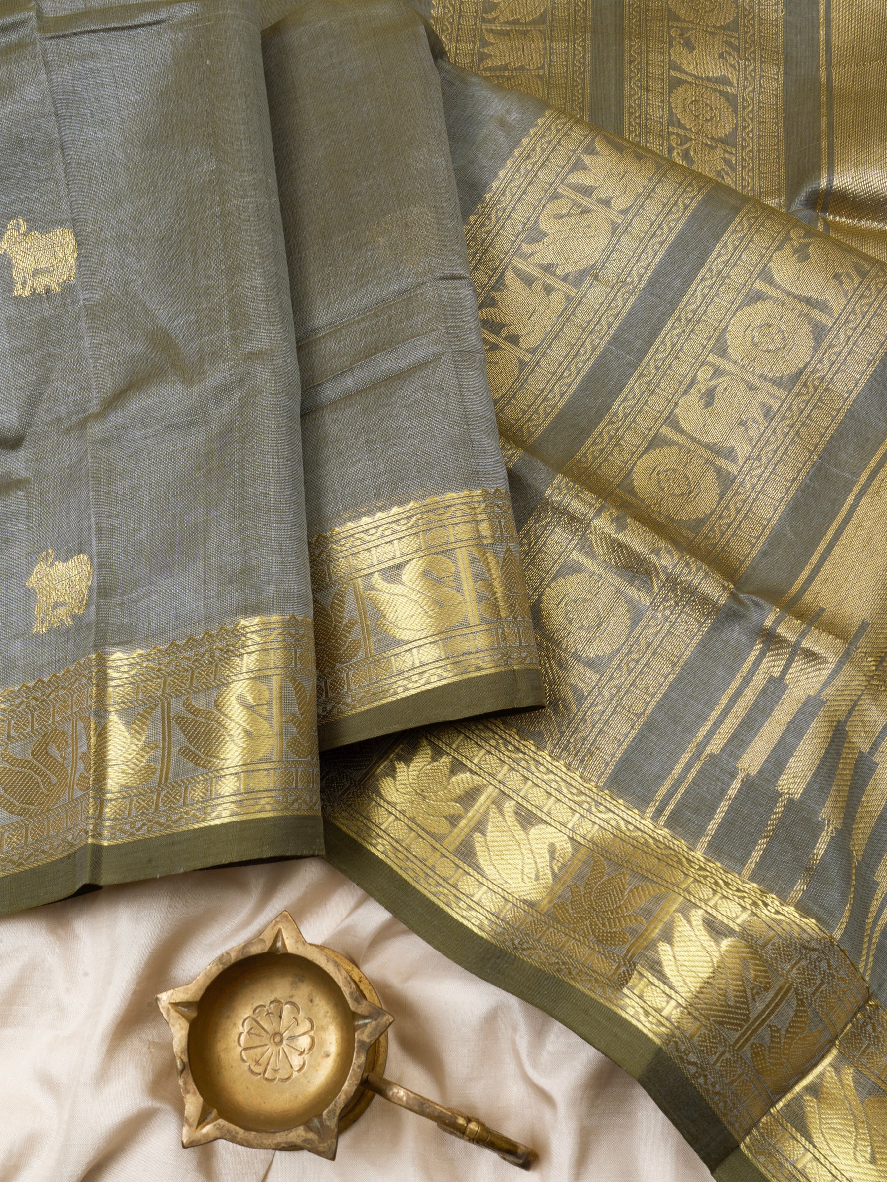 Greyish komatha and tamarai butta / Silk Cotton Saree CLSA3726