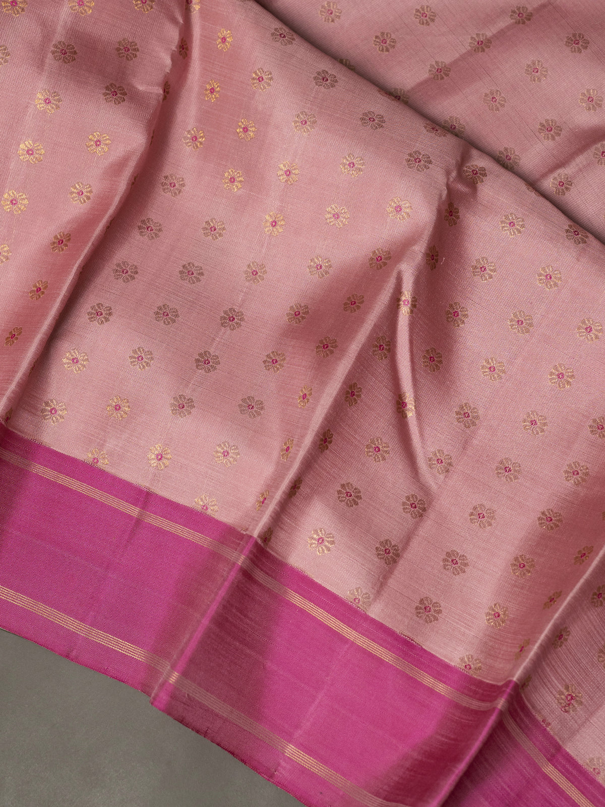 Light pink meenakari Thodar Butta /:Kanjipuram Silk Saree CLSA9629
