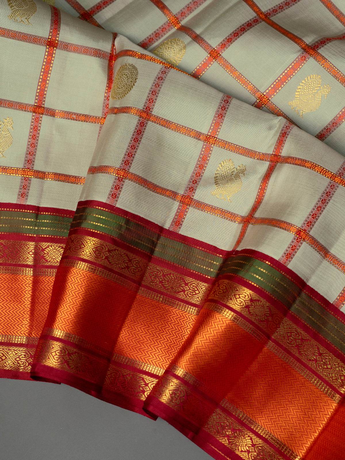 Alankar Off white Kattam Butta. /Pure Kanjipuram Silk Saree CLSA13037