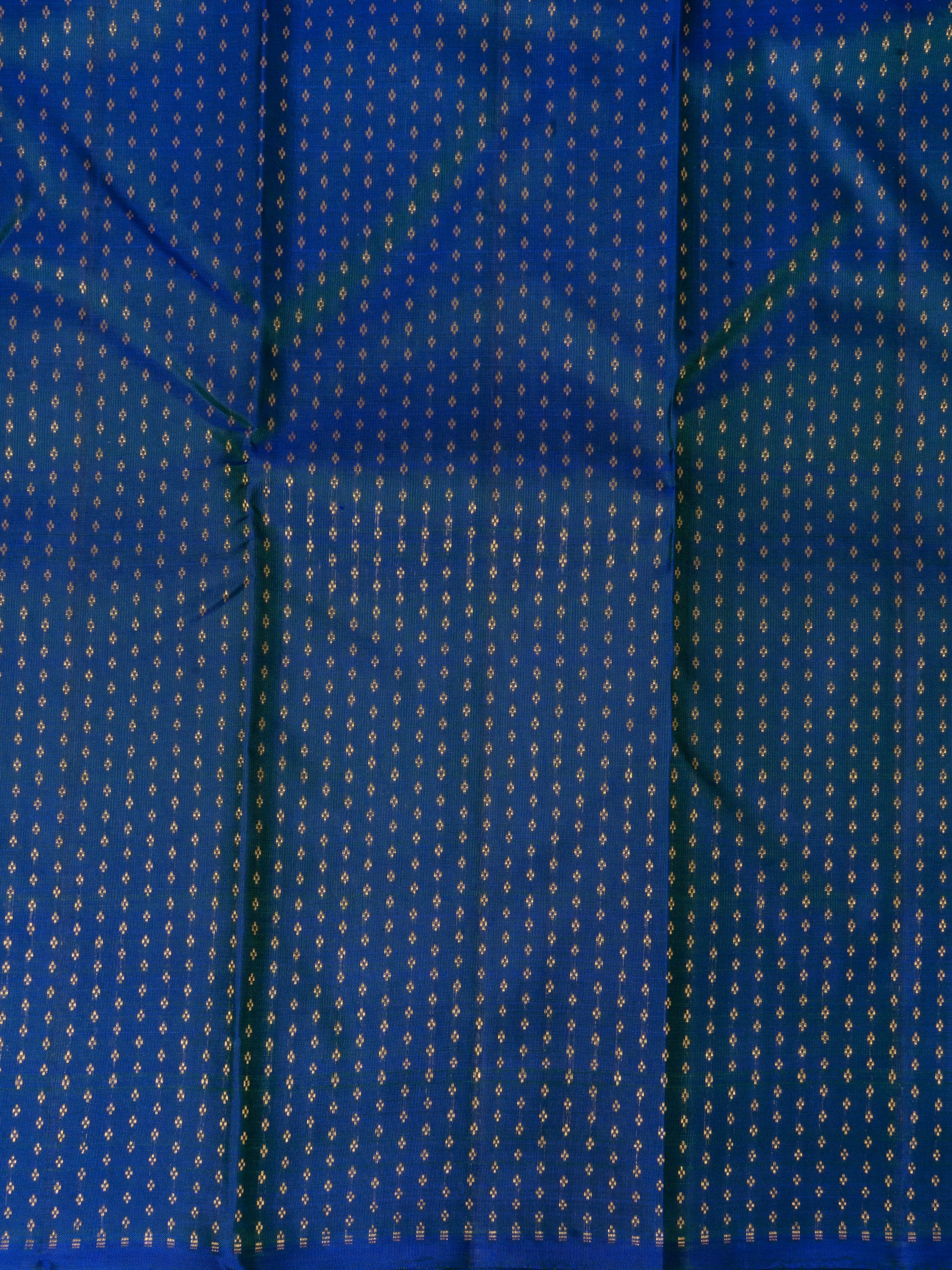 Mayilkazhuthu zari butta / Blouse fabric