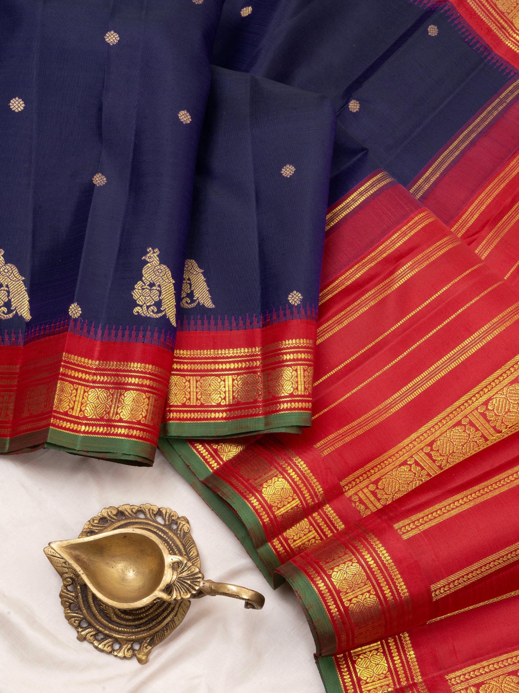 Dark navy blue and red kai korvai bettu butta/ Kanjivaram Silk Saree CLSA6366
