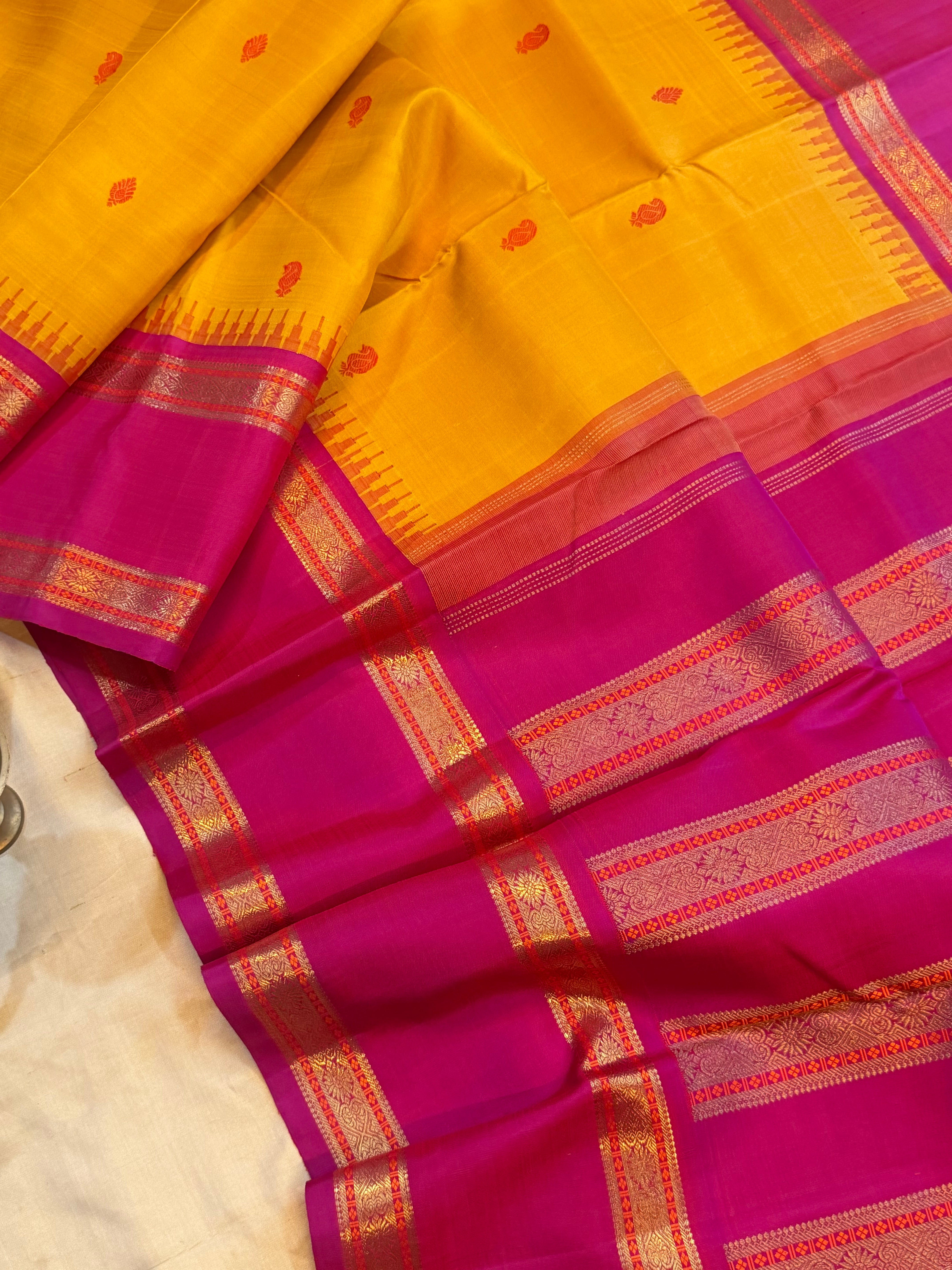 Mustard yellow retta pet Kai Korvai / Kanjipuram silk