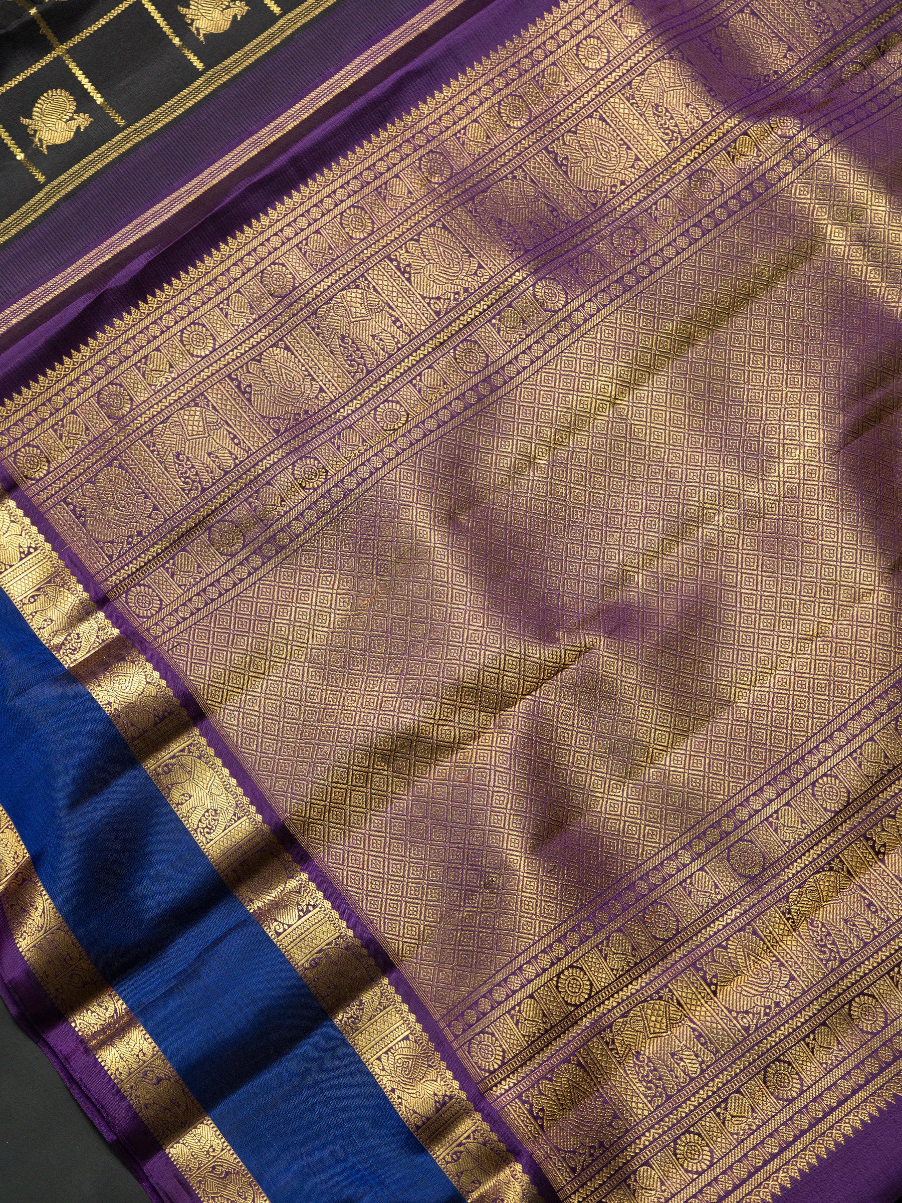 Black veldhari kattam annam and manga butta rettapet border/ Kanjipuram Saree CLSA10000