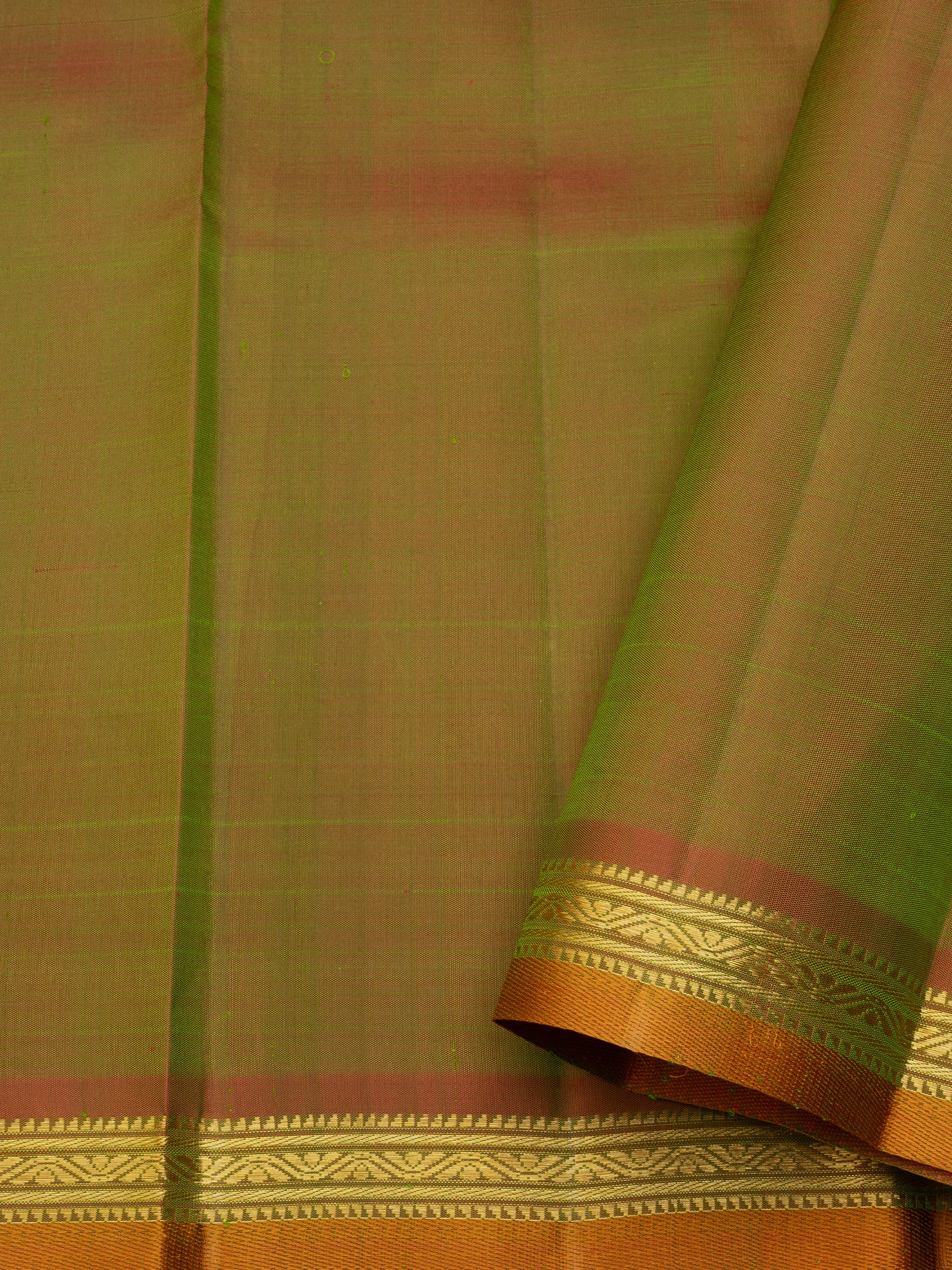 Maanthulir shot green small border/ Arani Silk Saree CLSA10843