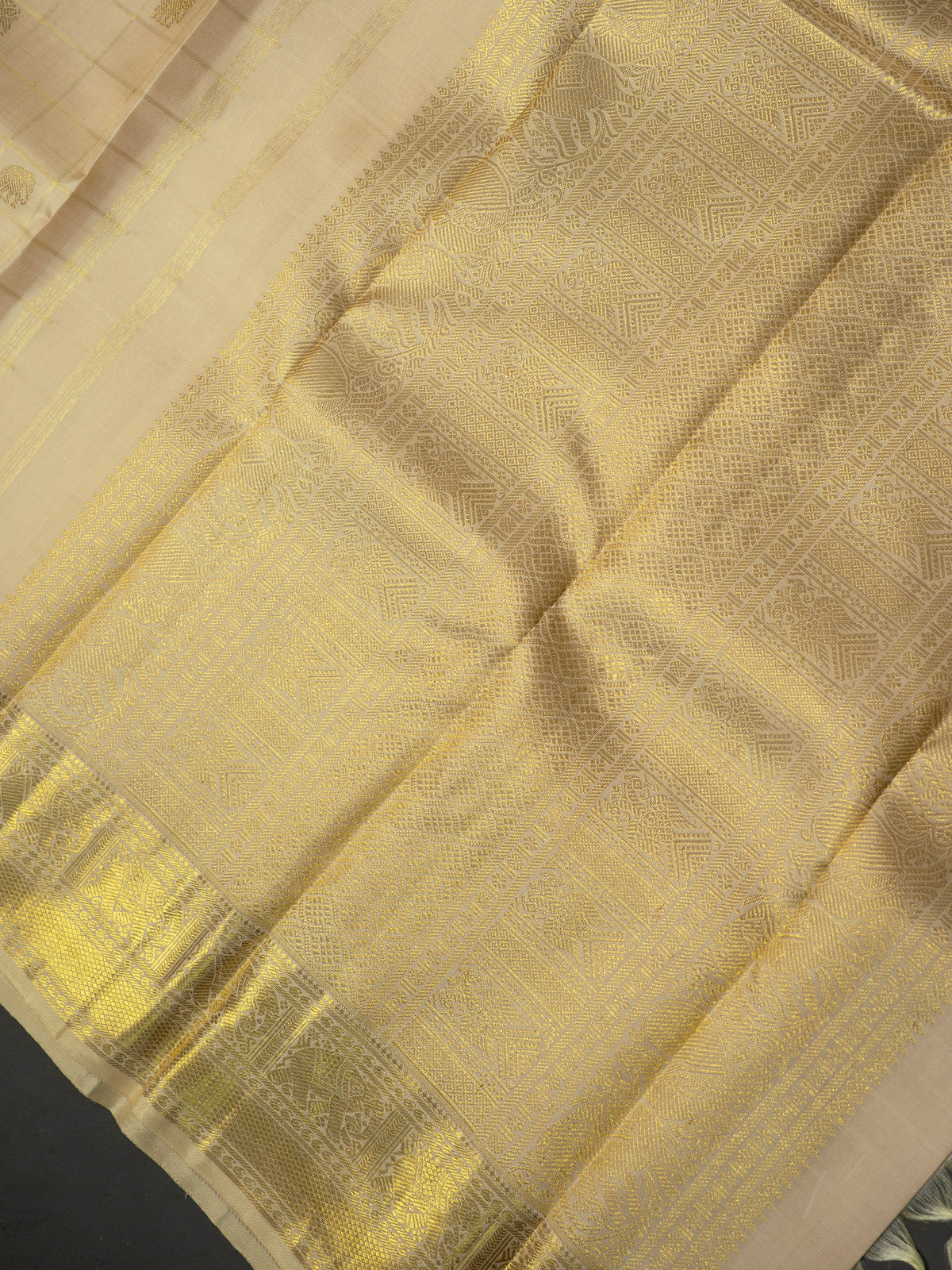 Cream Zari checks and butta/Kanjipuram Silk Saree CLSA11406
