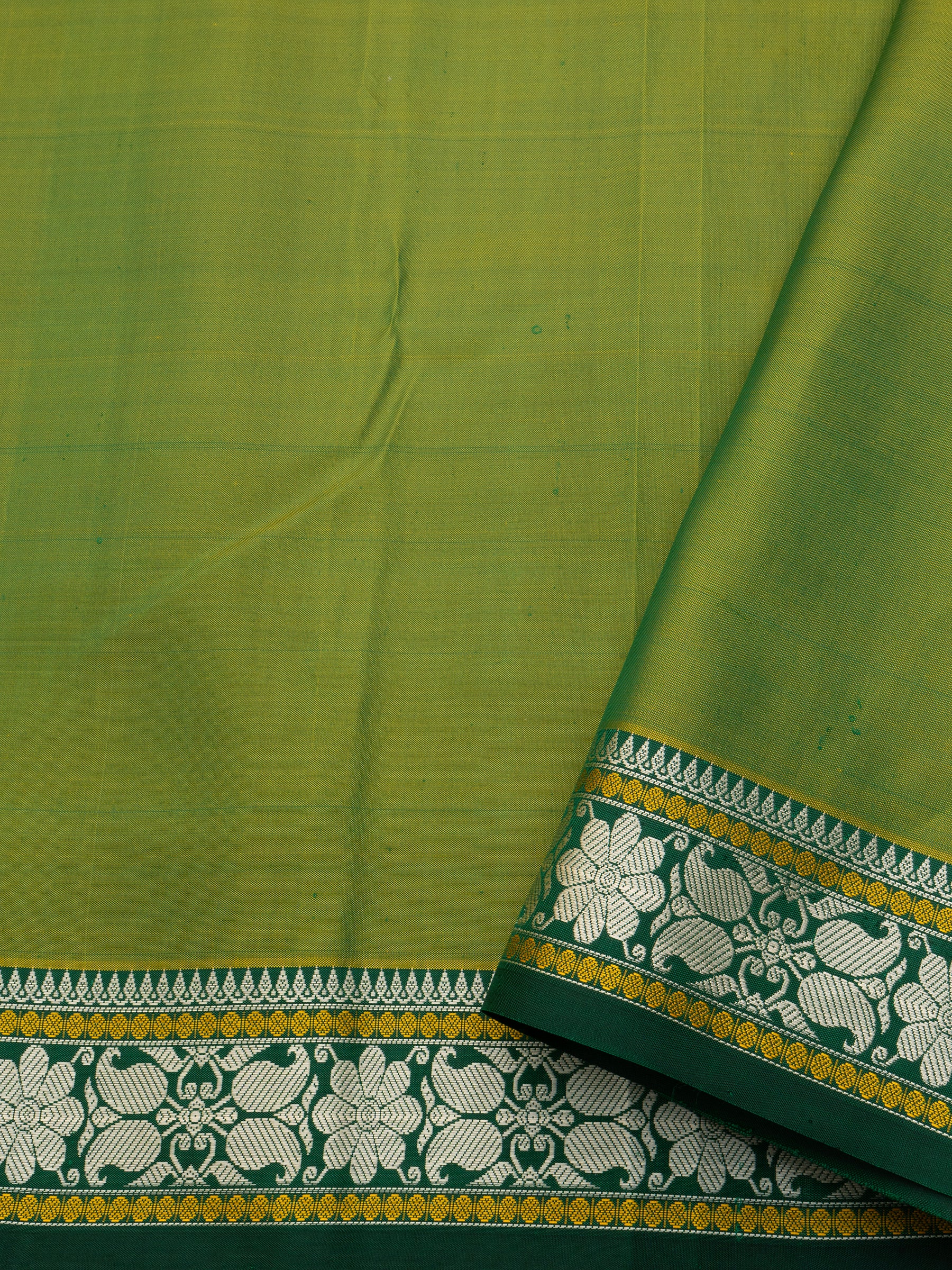 Parrot green manga pallu / Special Edition Silk CLSA10179
