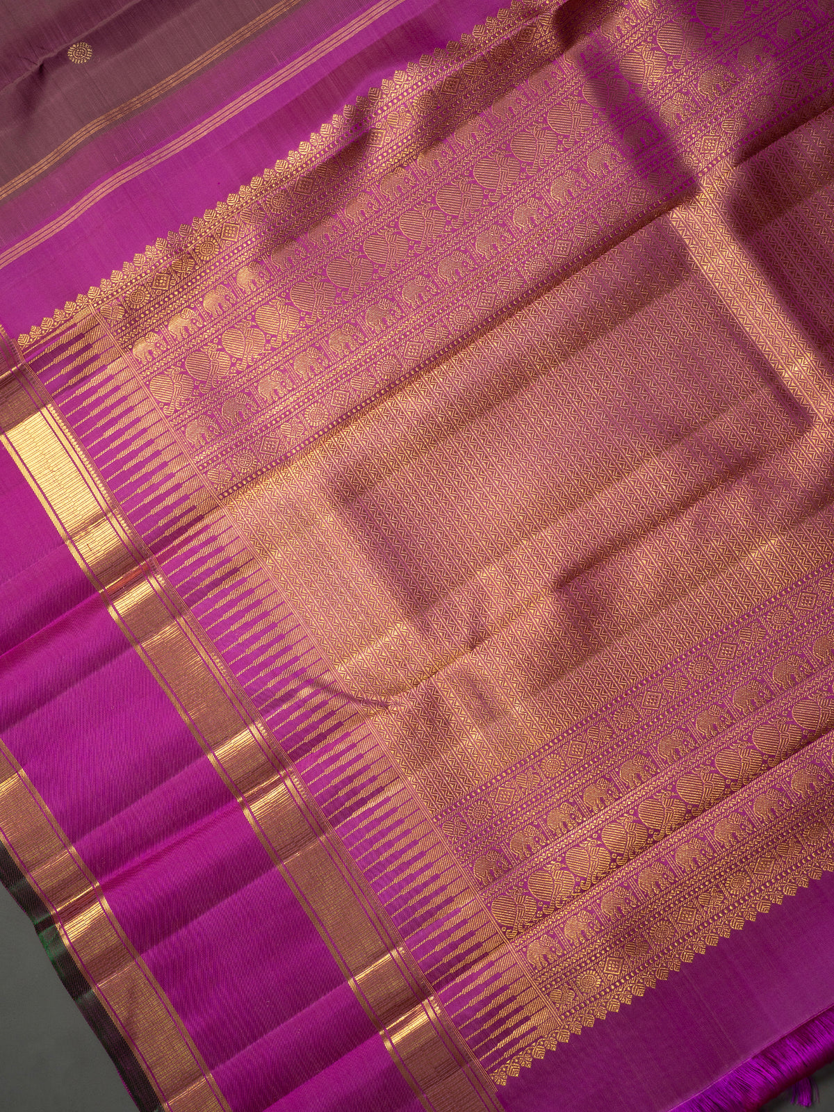 Unusal mauve bettu butta rettapet border/ Kanjipuram Silk Saree