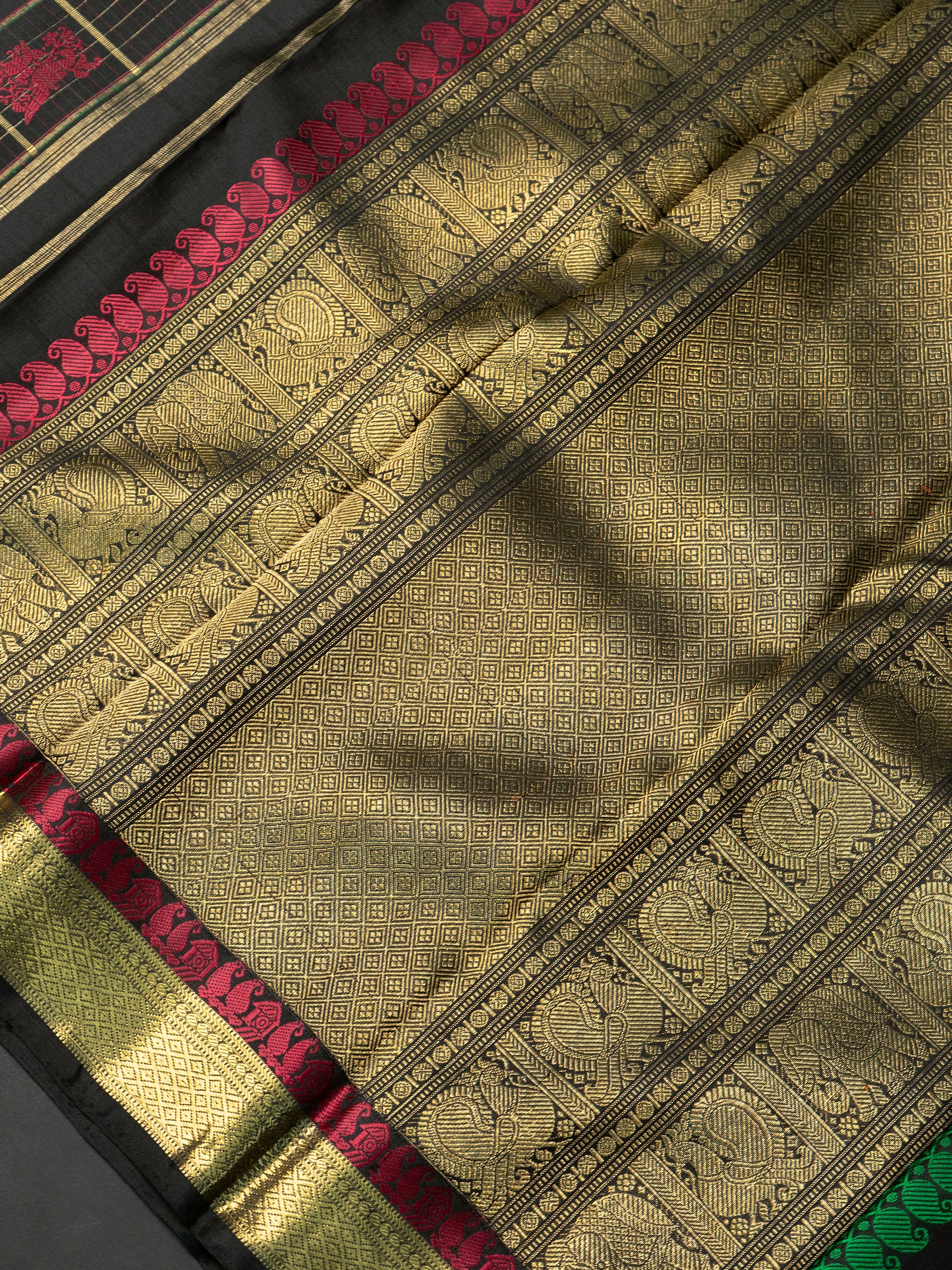 Black kattam thread butta ganga jamuna border style/ Kanjipuram Saree