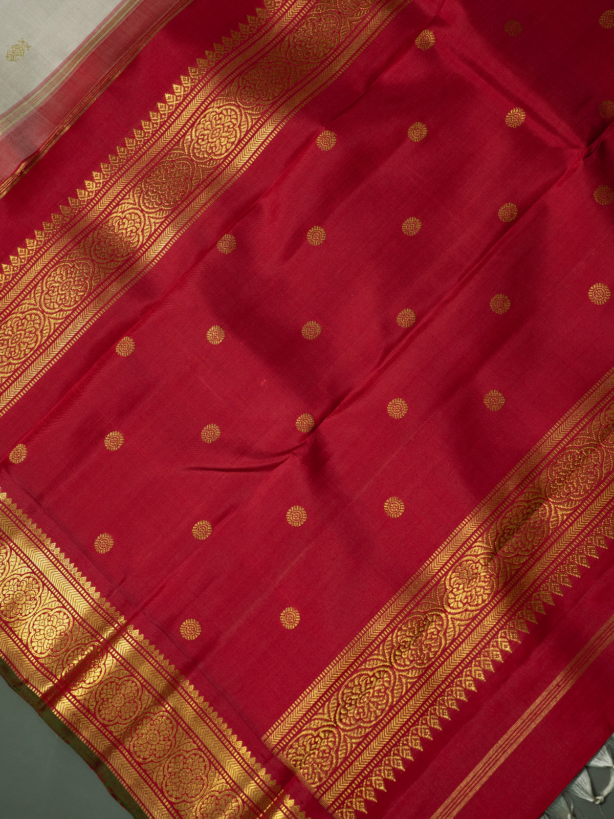 Beige Kai Korvai Kanjipuram Silk Saree CLSA8899