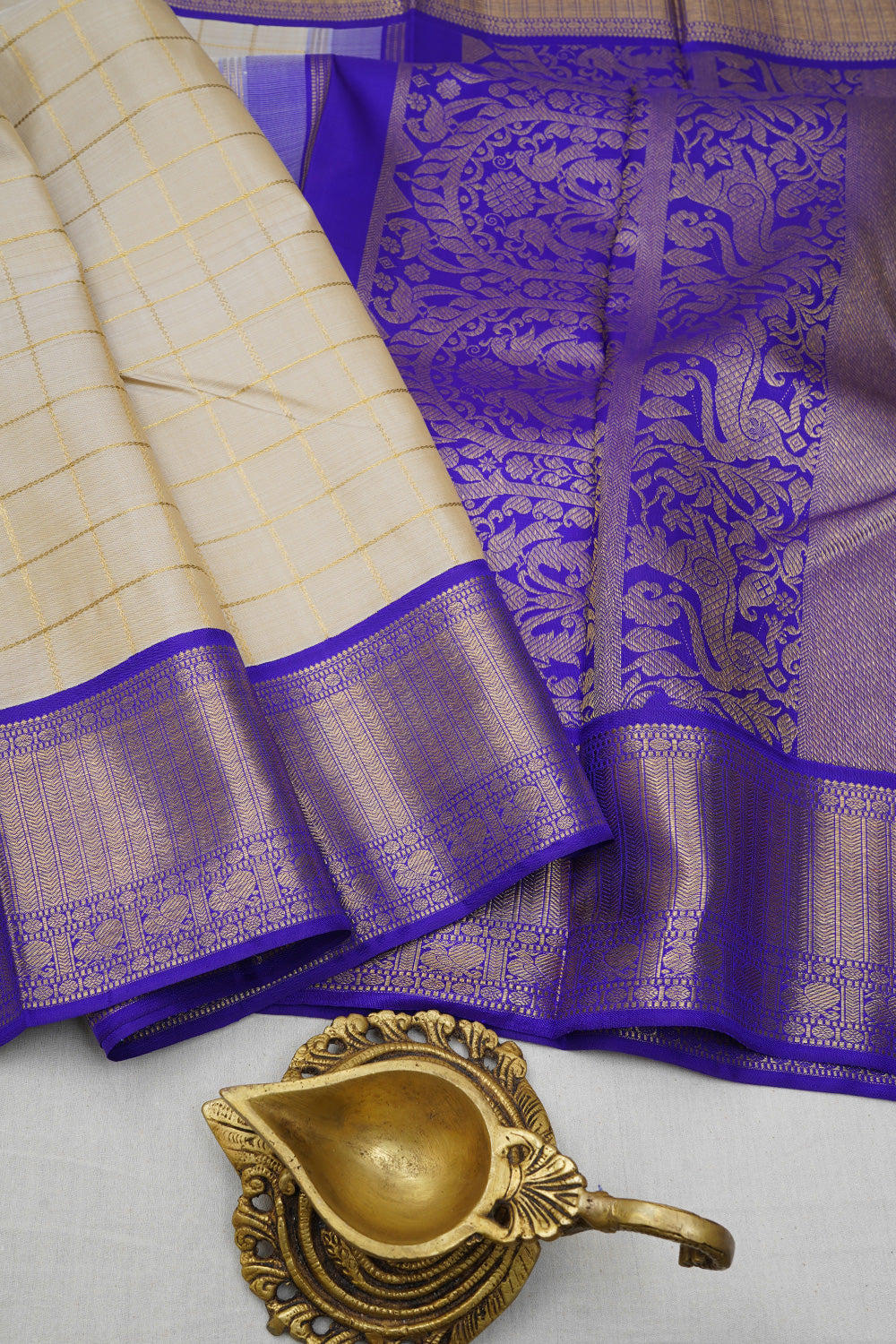 Creme zari kattam korvai / kanjipuram silk