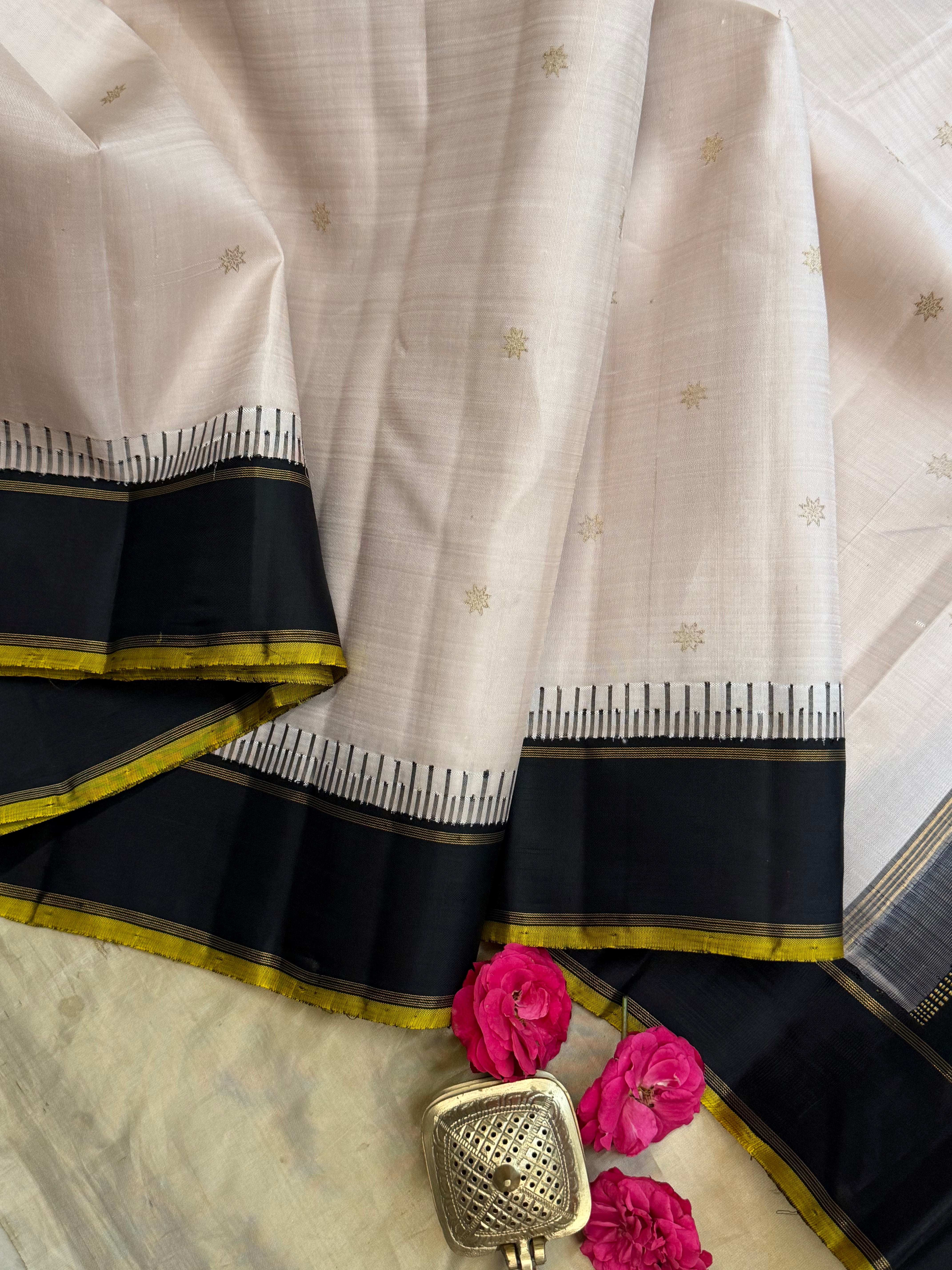 Off white and black kai korvai/ Kanjipuram silk CLSA9767