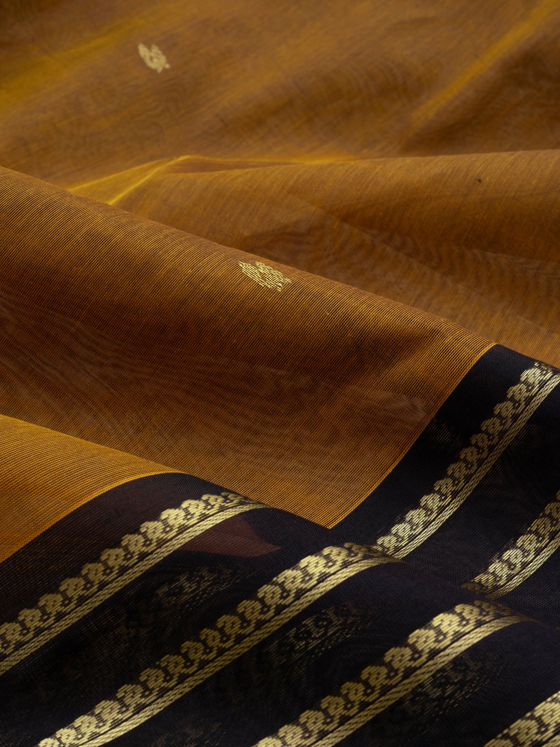 Vendhayam and black varisapet border/ Silk Cotton Saree CLSA10186