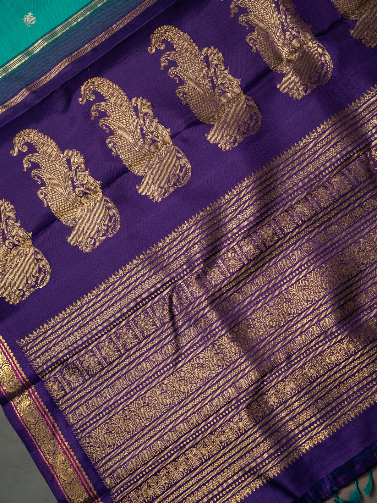 Green shot blue and dark blue kai korvai unique pallu/ Kanjipuram Silk Saree CLSA10965