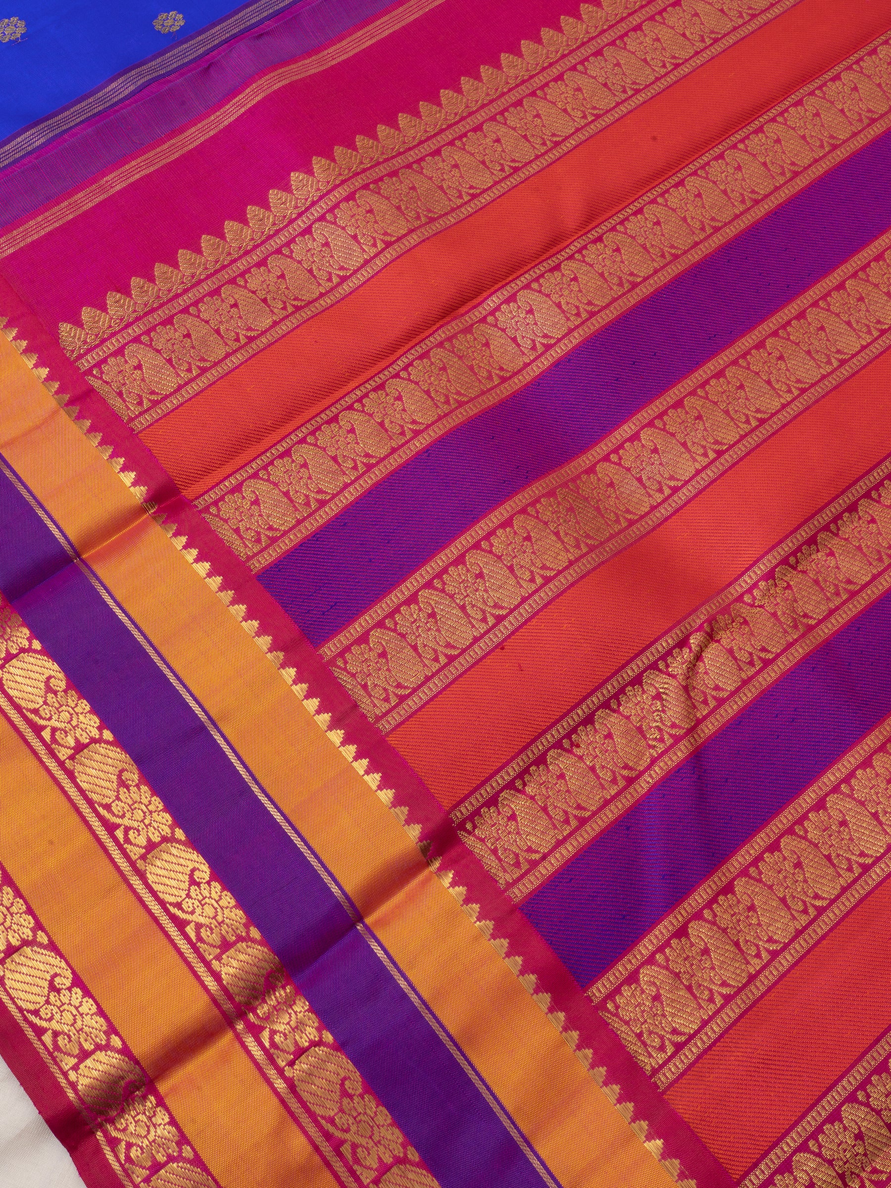 Blue varisapet border kai korvai / Kanjipuramsilk Saree CLSA222