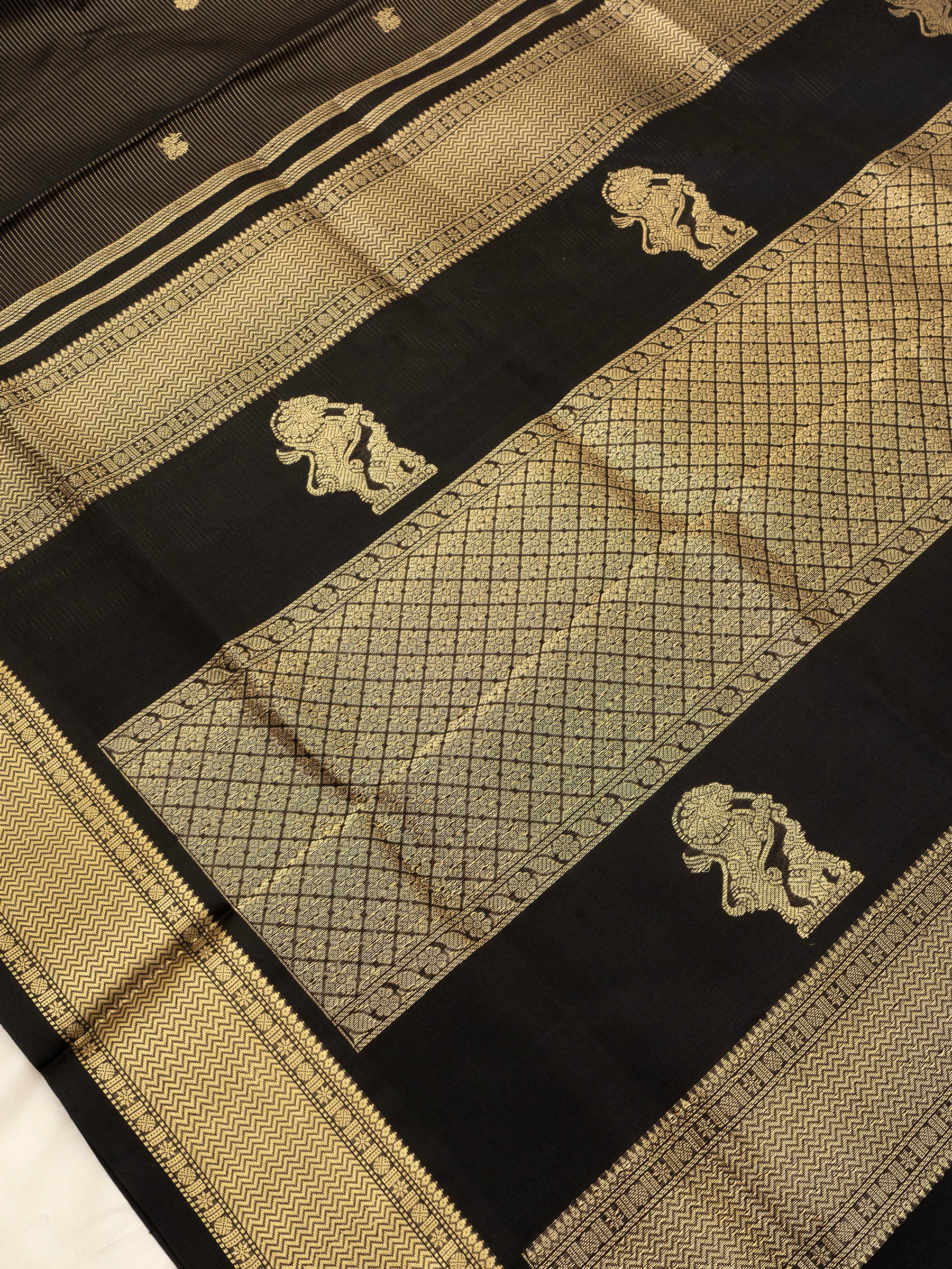 Kanchana brown yazhli bettu butta/ Premium Silk Cotton Saree CLSA6672