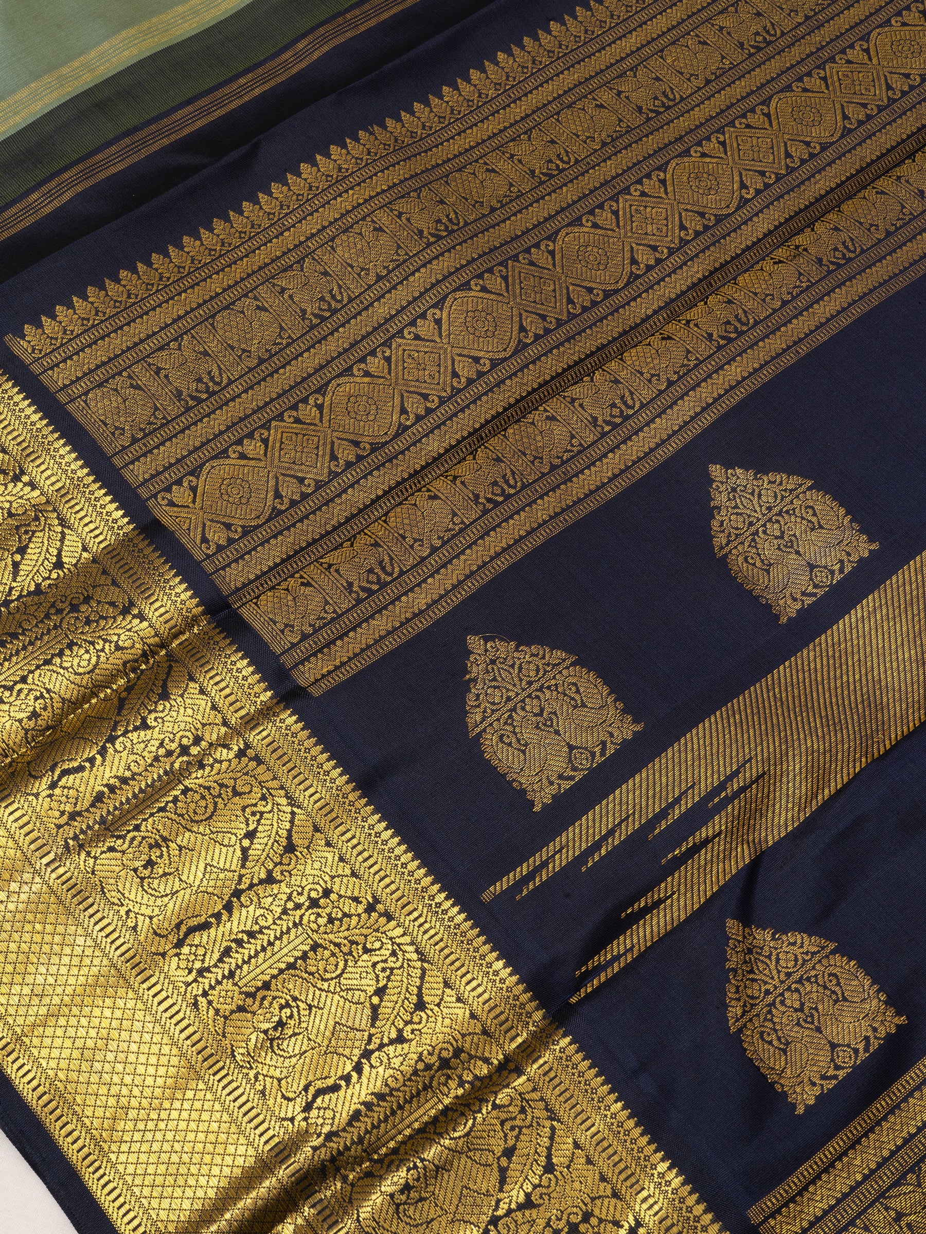 Dual tone green Korvai / Kanjipuram Saree CLSA6757