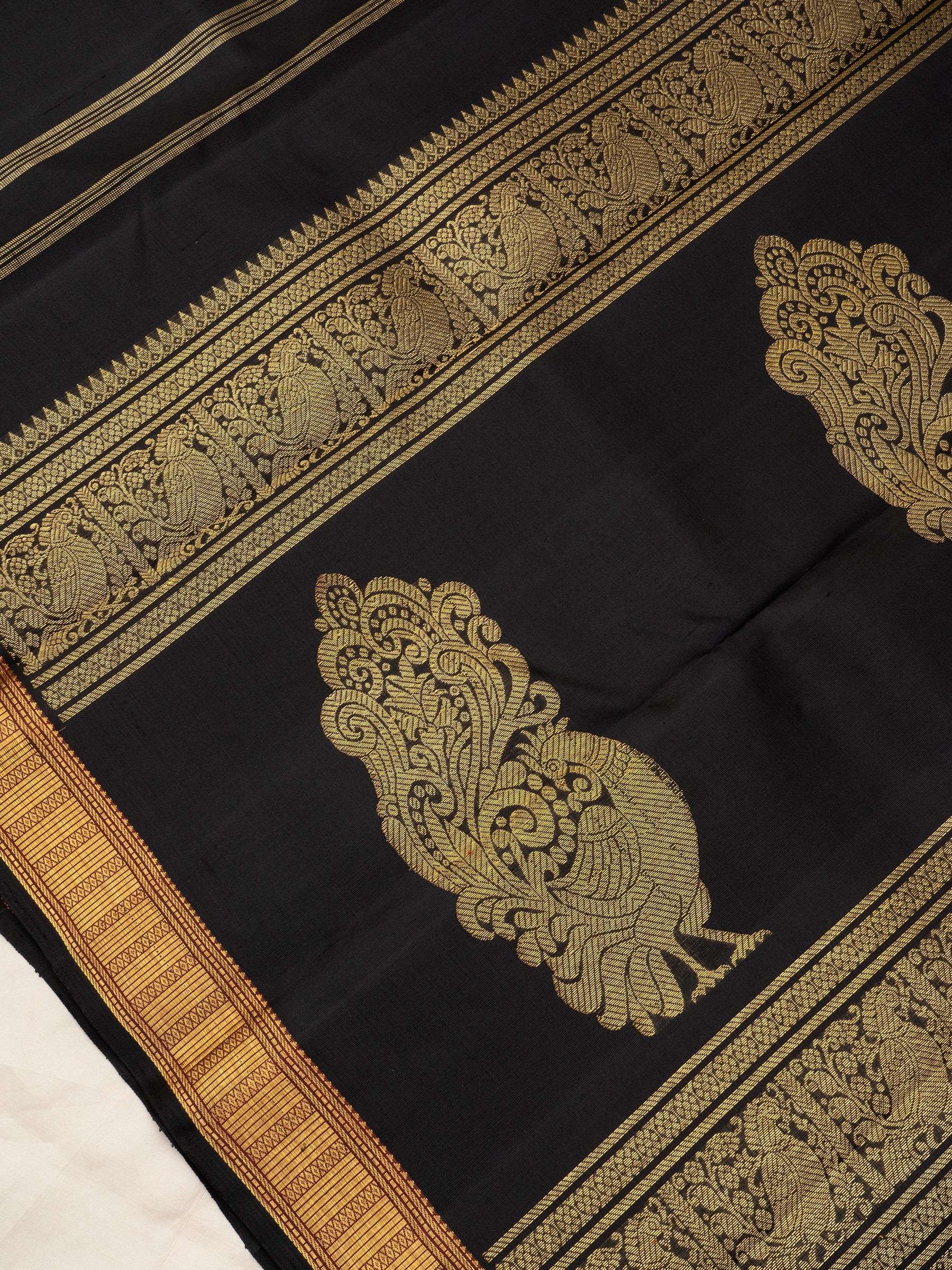 Black small border unique pallu / Kanjipuram Silk Saree CLSA6969