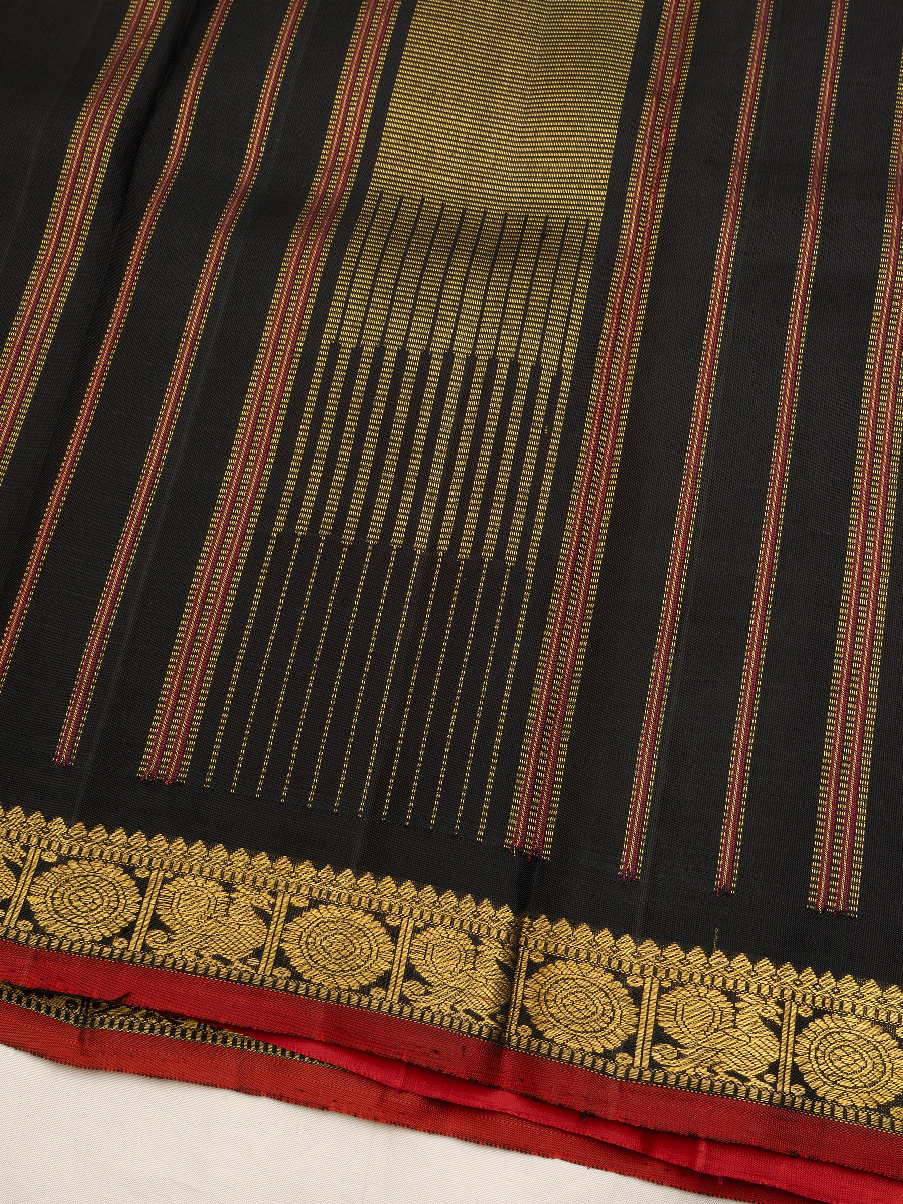 Black zari kattam annam and chakram border / Kanjipuram Silk Saree CLSA7035