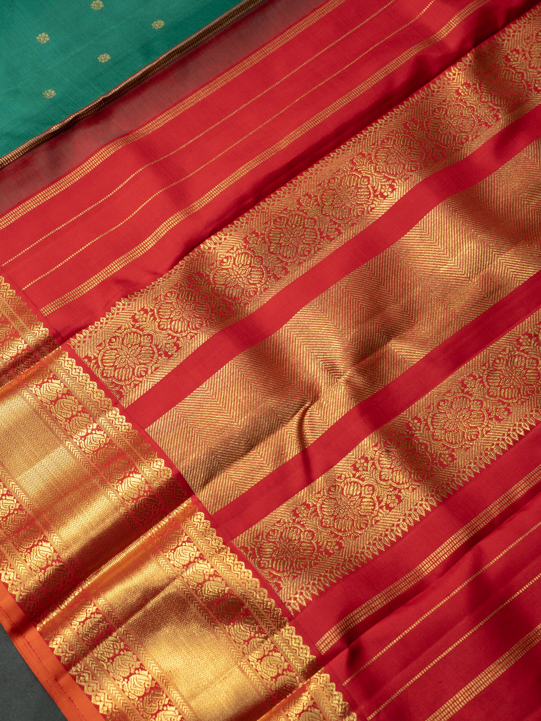 Safer green body with getti pet border / Kanjipuram Silk Saree CLSA7601