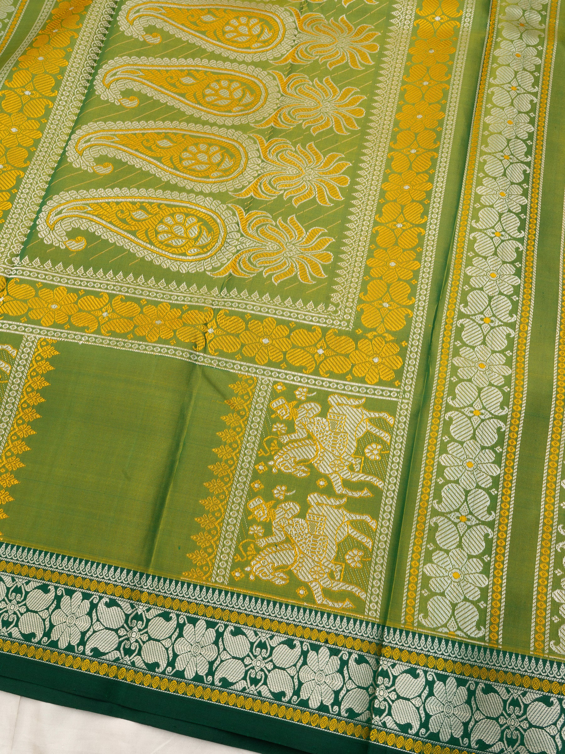 Parrot green manga pallu / Special Edition Silk CLSA10179