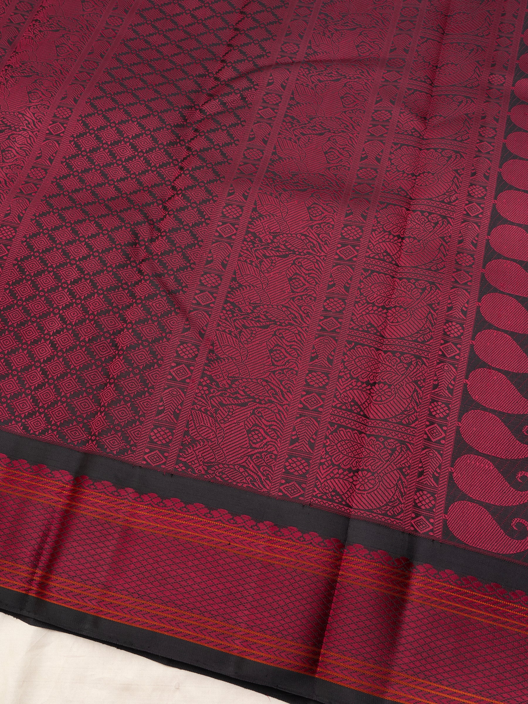 Black Annam chakram Thread work Kanjipuram Silk Saree CLSA9642