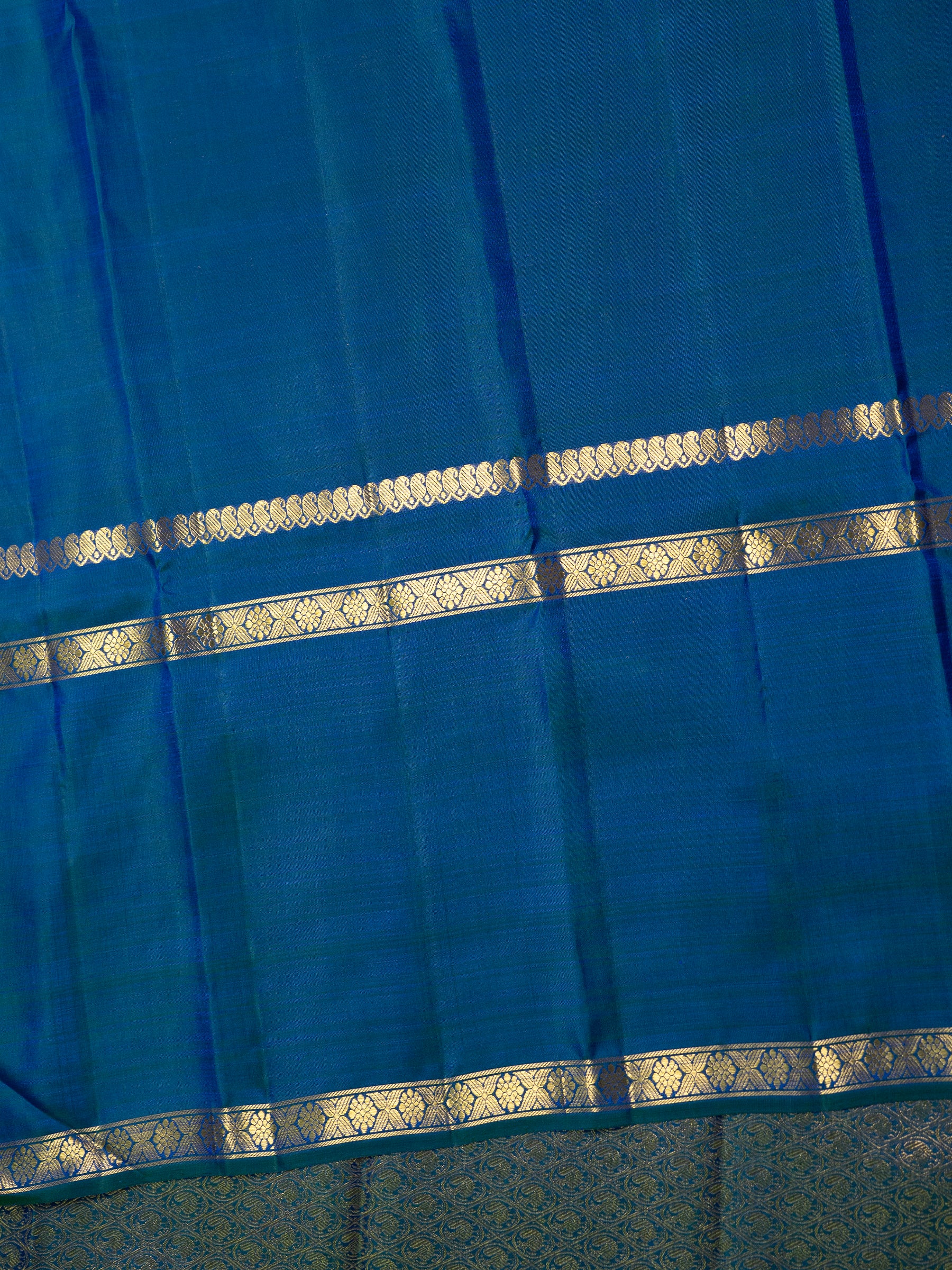 Vintage museum revival / pure Zari Kanjipuram Silk Saree CLSA11657