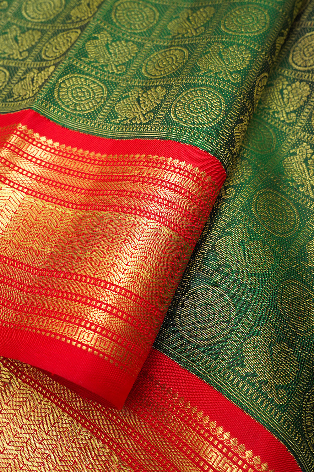 Green annam and chakram butta/ kanjipuram silk