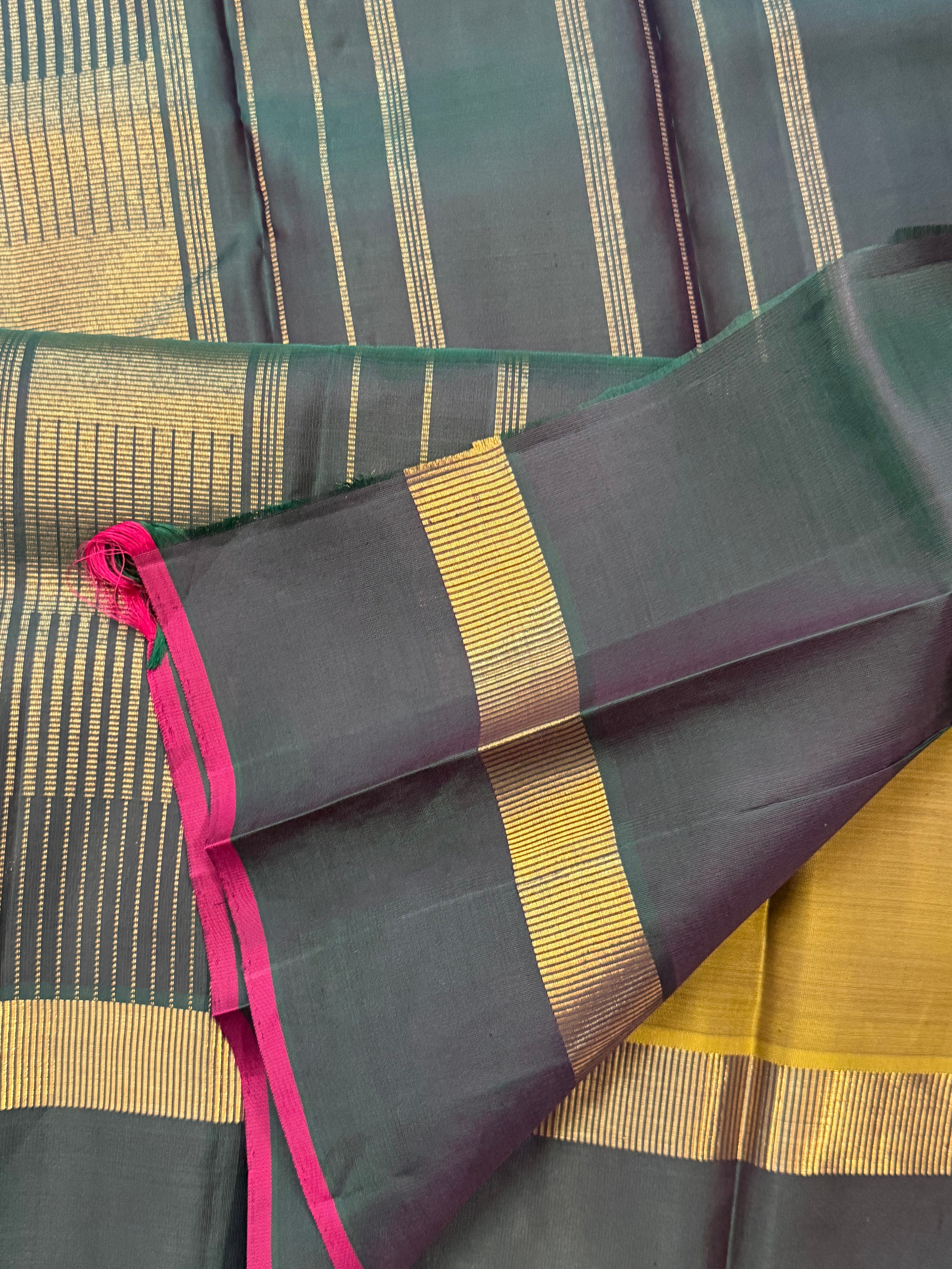 Permam : Mehandi green kaal erangina border / Kanjipuram silk CL7053